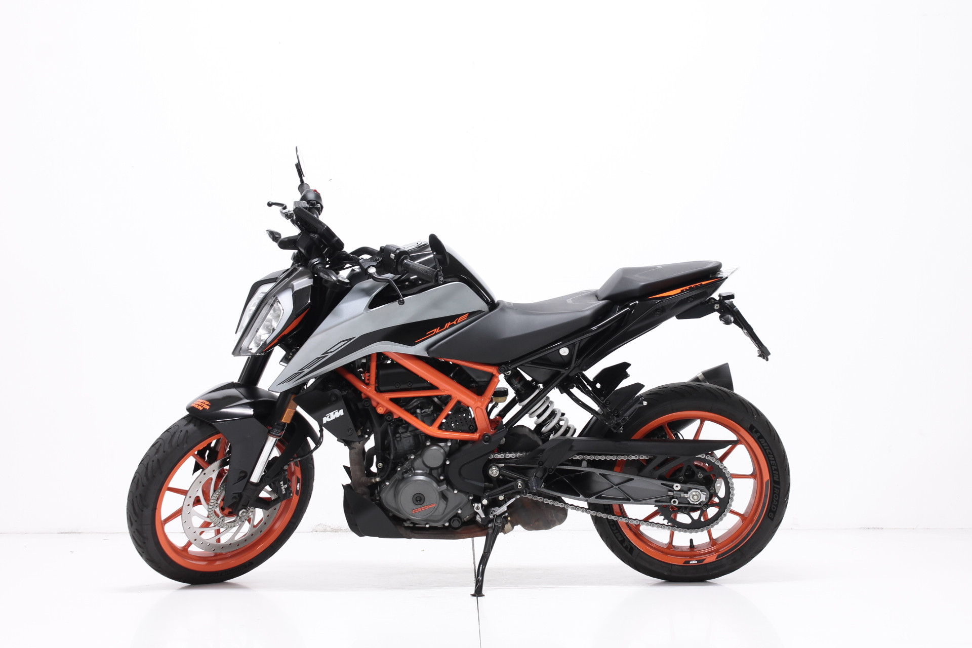 KTM 390 Duke-image-4