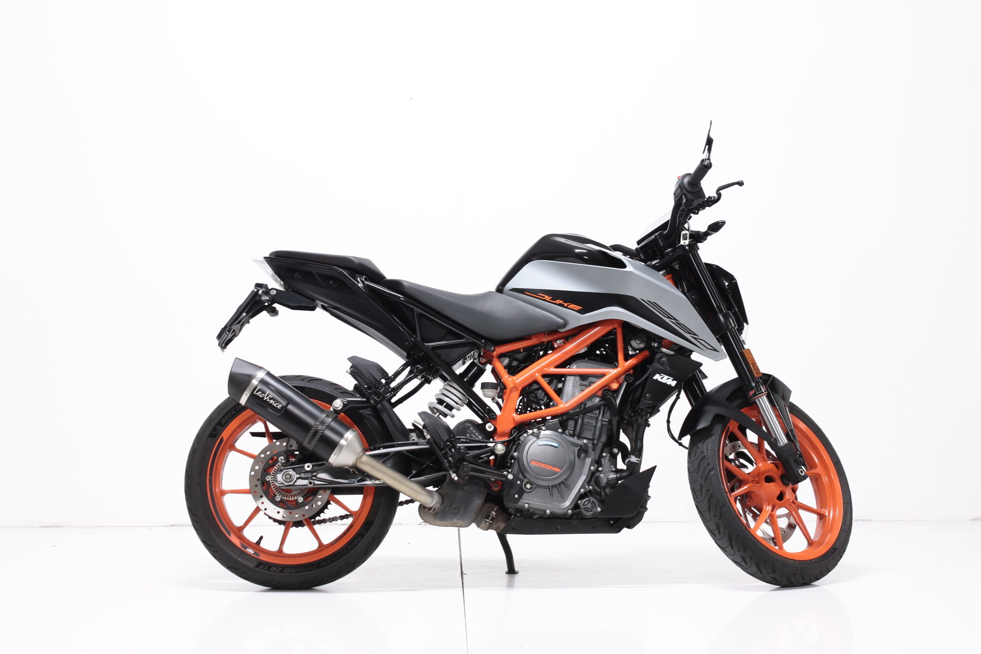 KTM 390 Duke-image-1