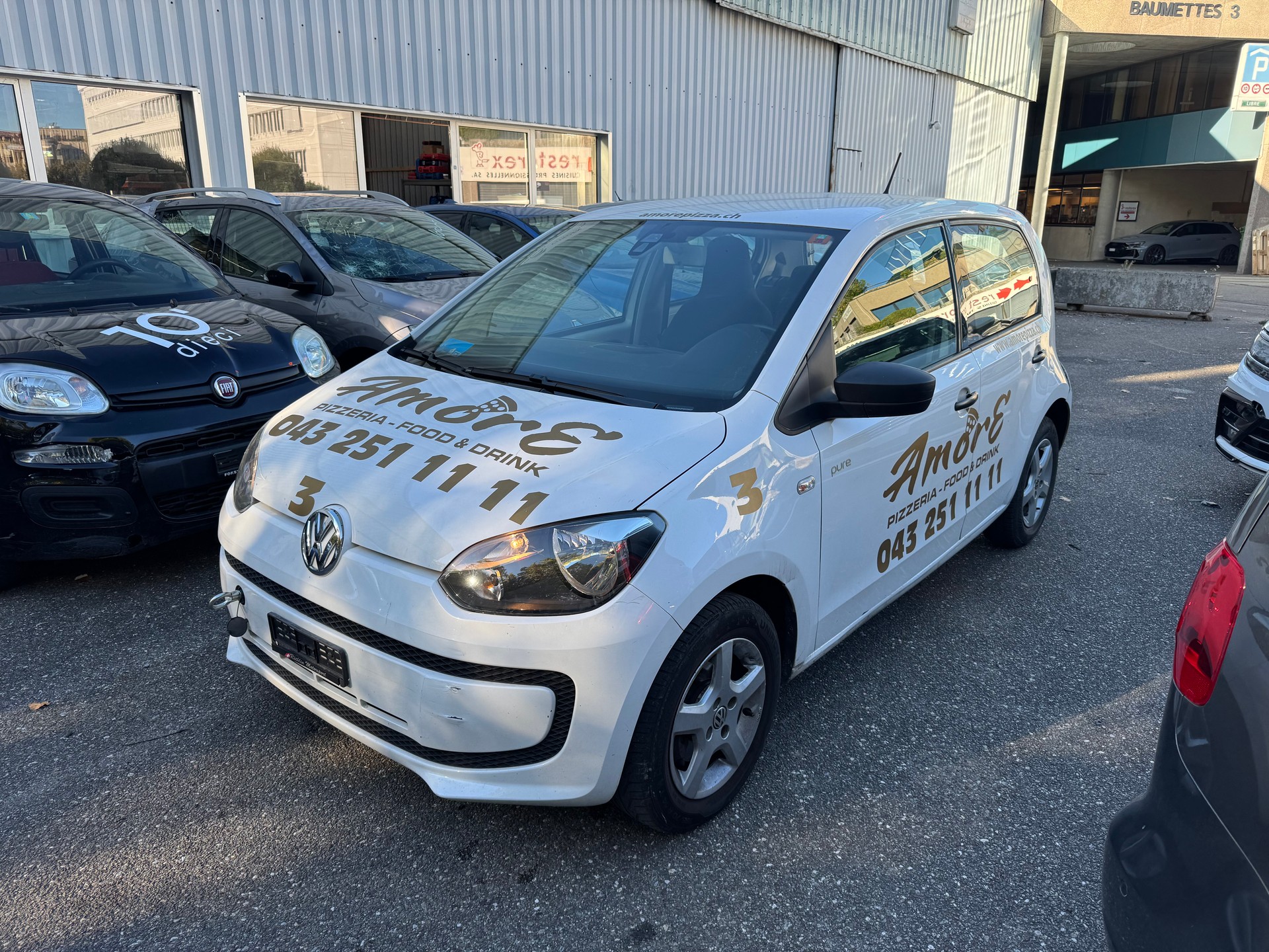 VW Up 1.0 white up Art on Ice