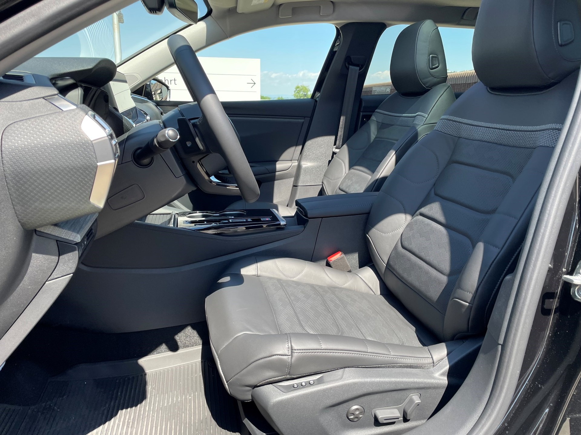 CITROEN C5 X 1.6i PureTech Shine EAT8-image-8