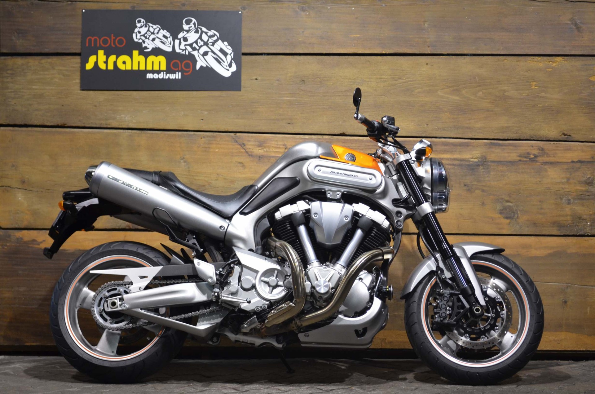 YAMAHA MT01-image-1