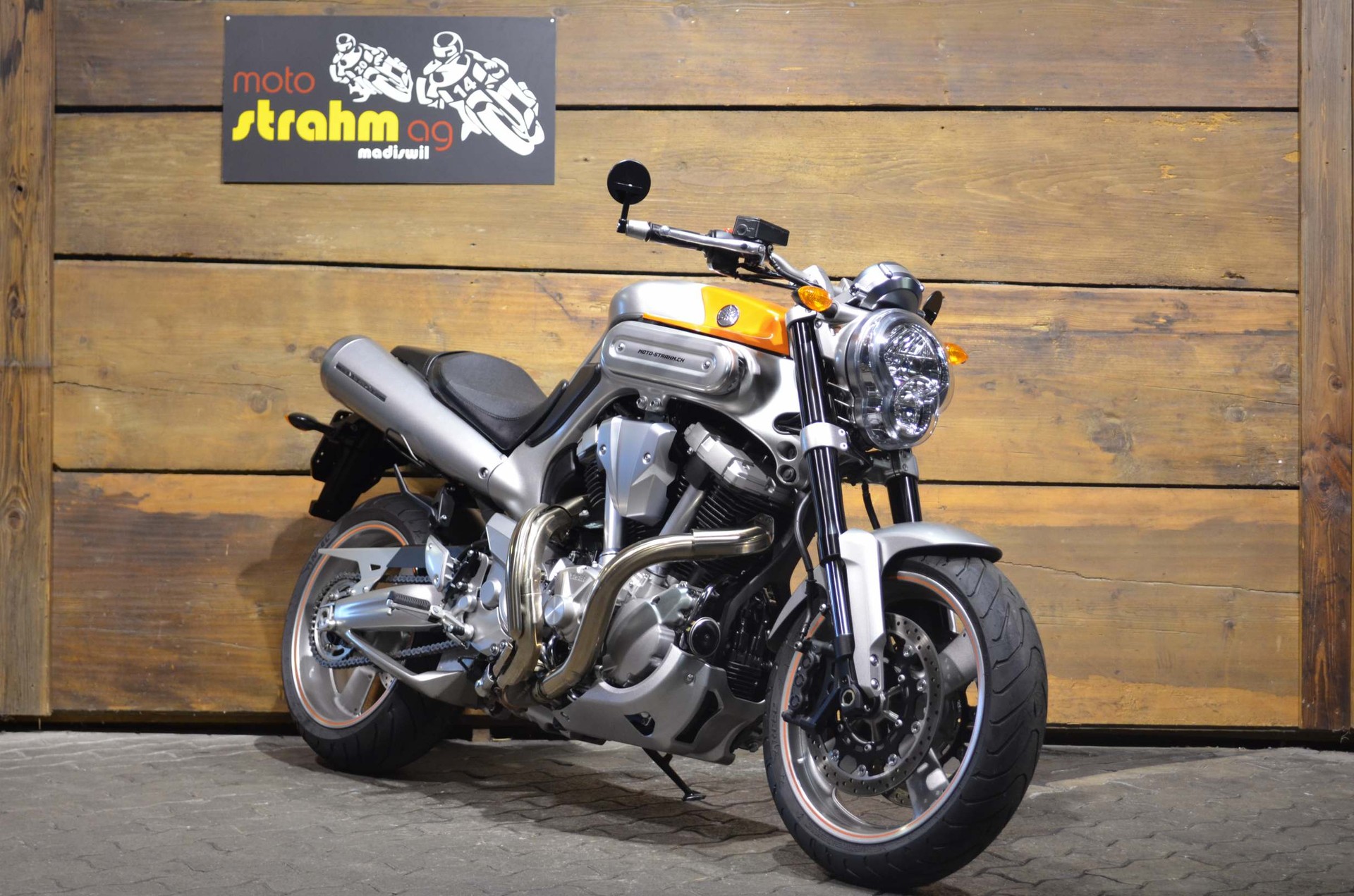 YAMAHA MT01-image-0