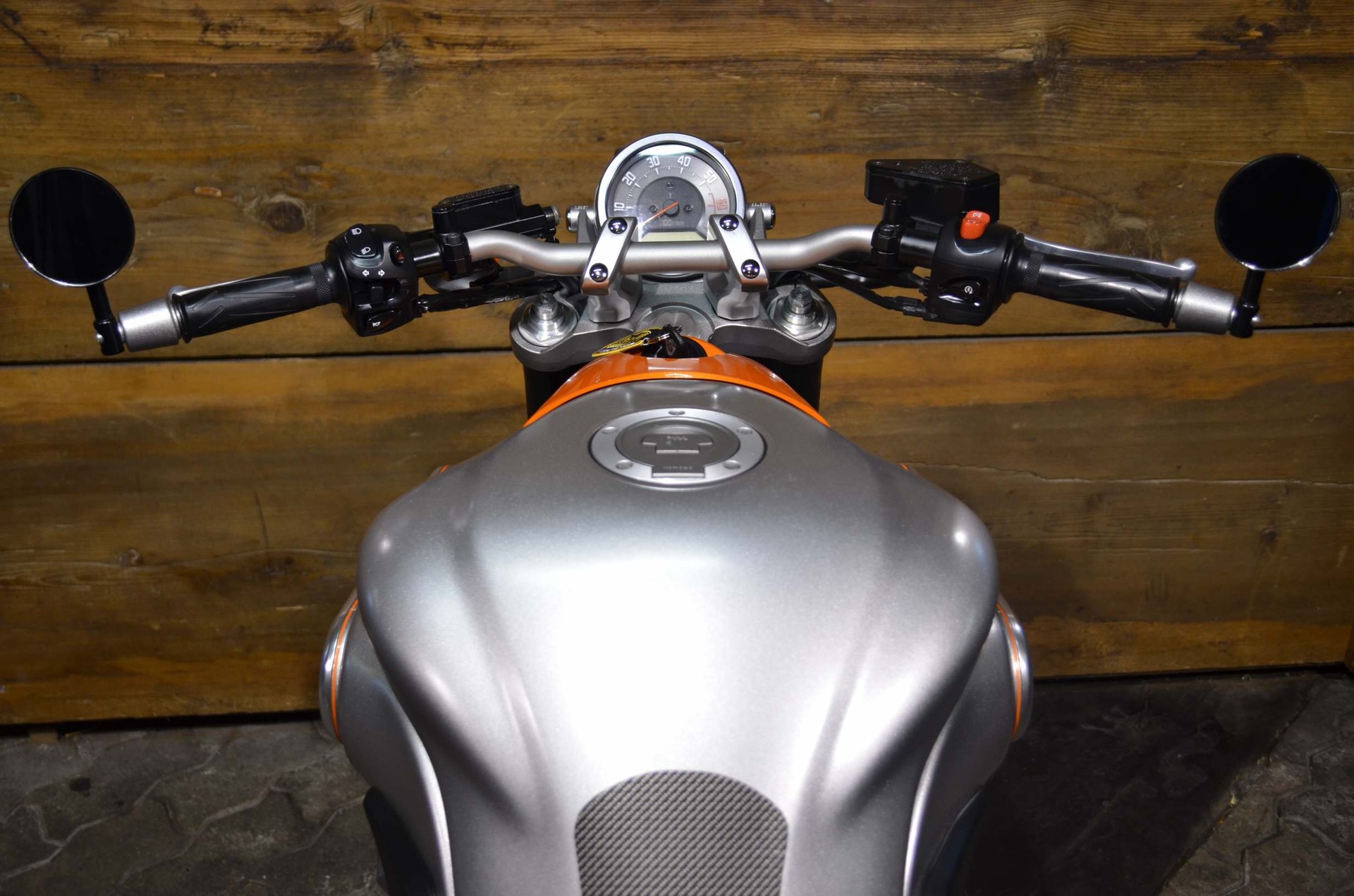 YAMAHA MT01-image-2