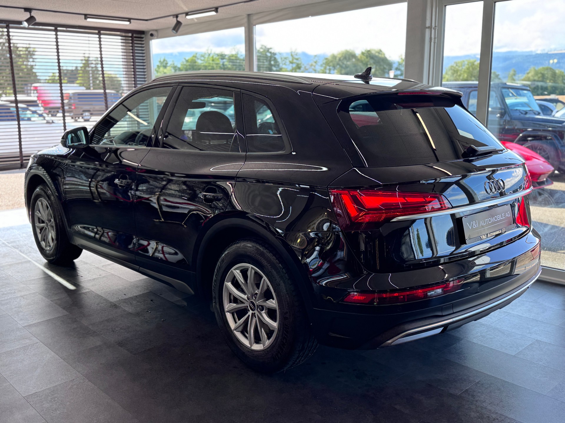 AUDI Q5 40 TDI quattro S-tronic-image-4