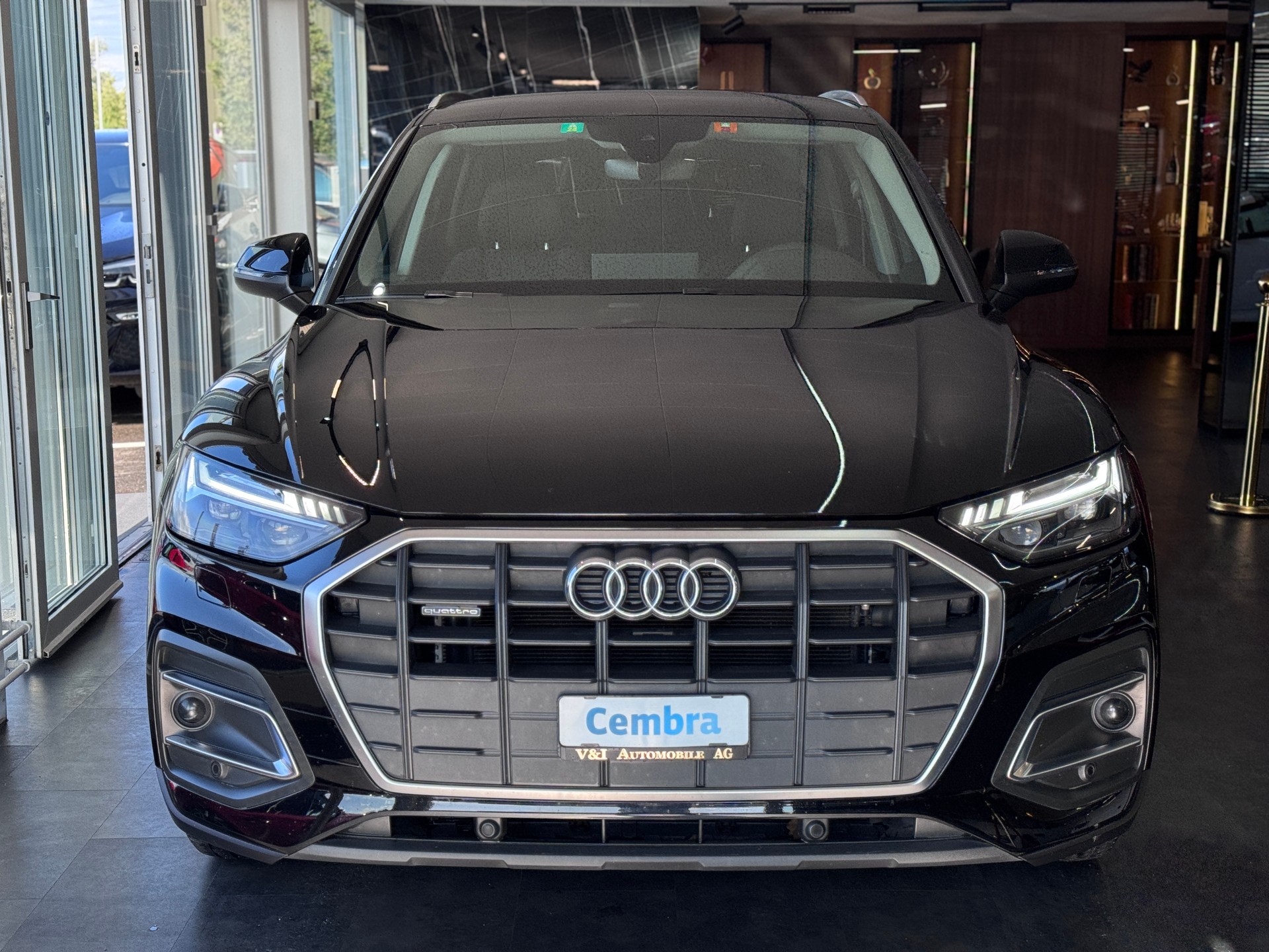 AUDI Q5 40 TDI quattro S-tronic-showroom-element-1
