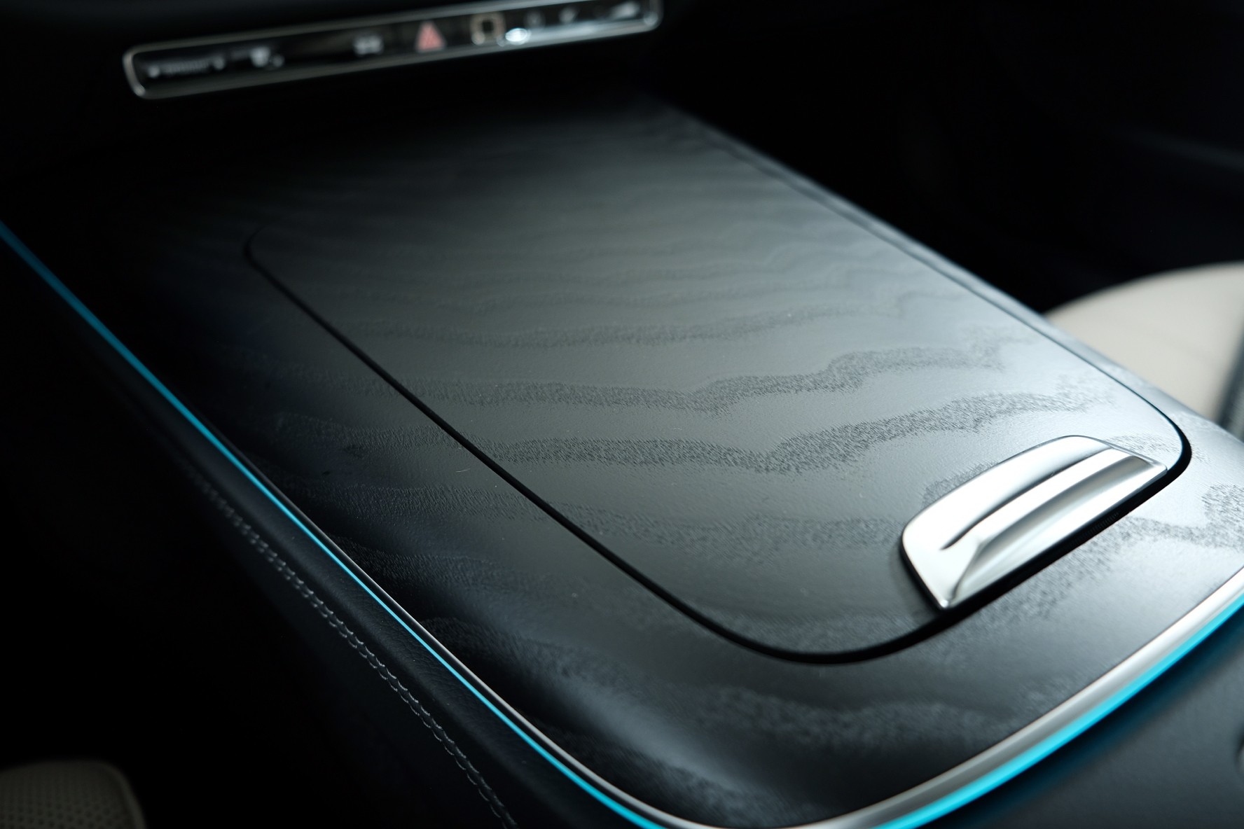 MERCEDES-BENZ E 220 d T 4Matic 9G-Tronic-image-17
