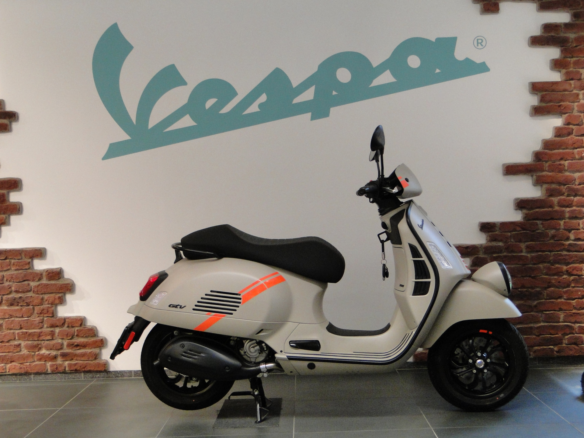 PIAGGIO Vespa GTV 300 HPE-image-2