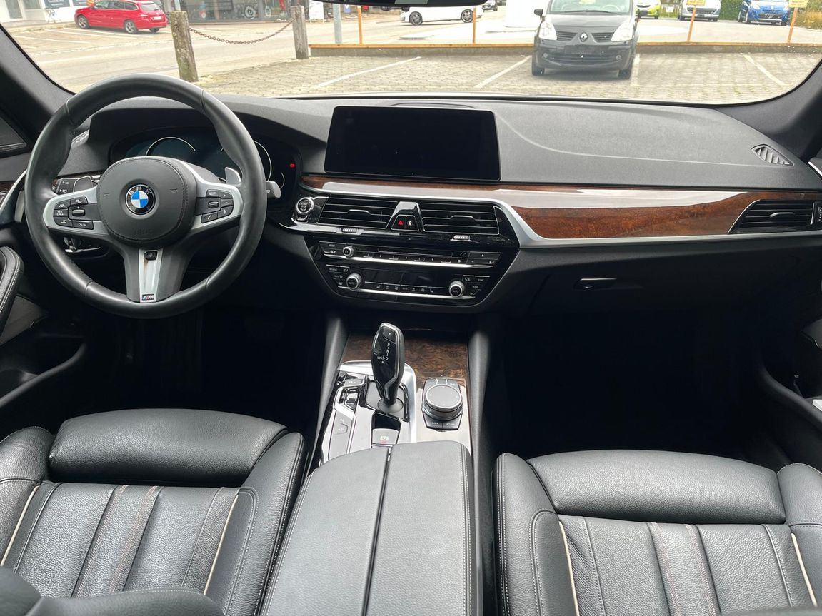 BMW 540i xDrive Touring Sport Line Steptronic-image-5