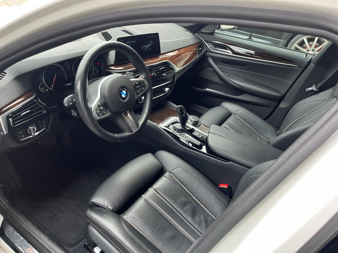 BMW 540i xDrive Touring Sport Line Steptronic-image-7