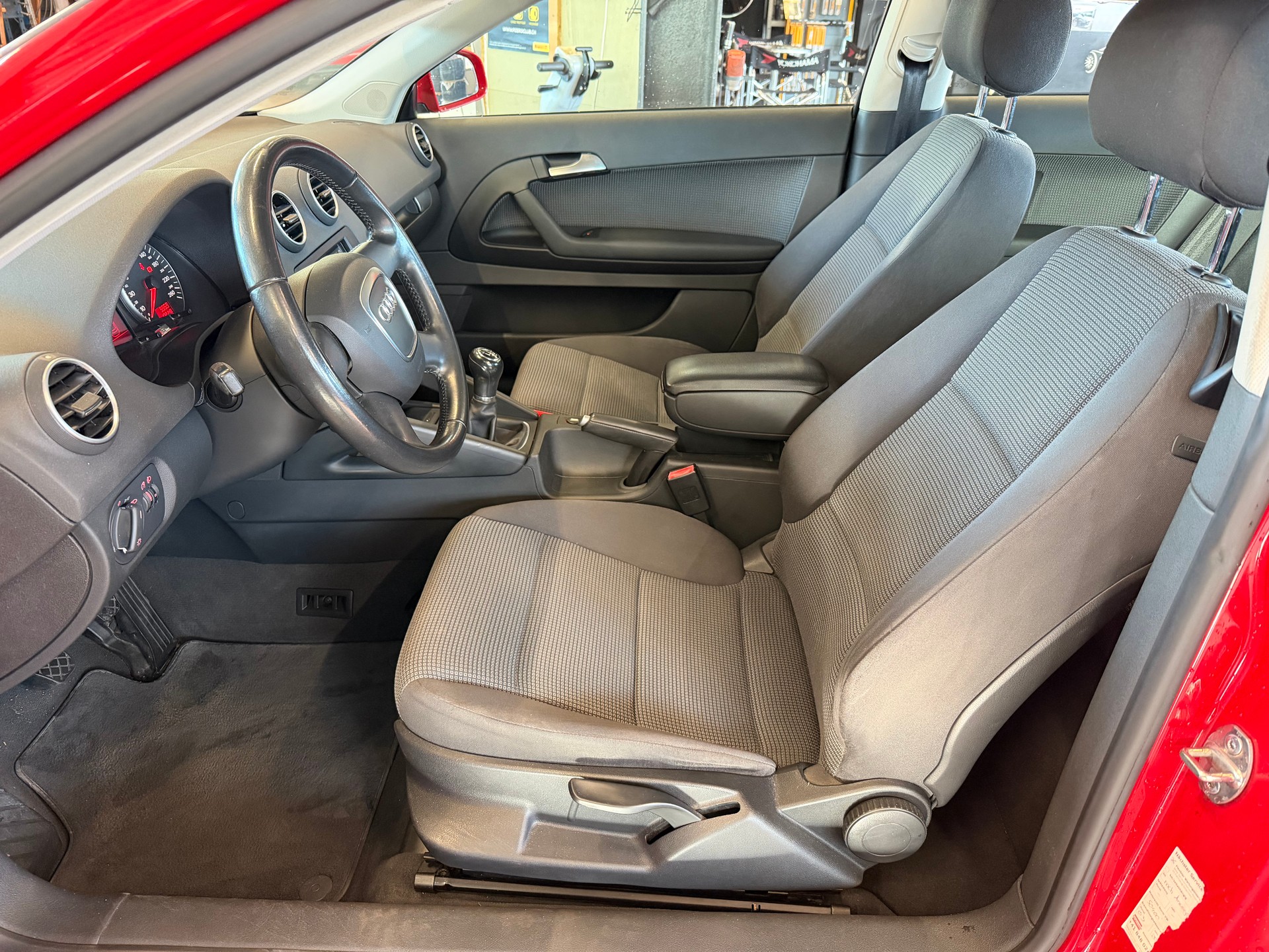 AUDI A3 1.6 Ambiente-image-5