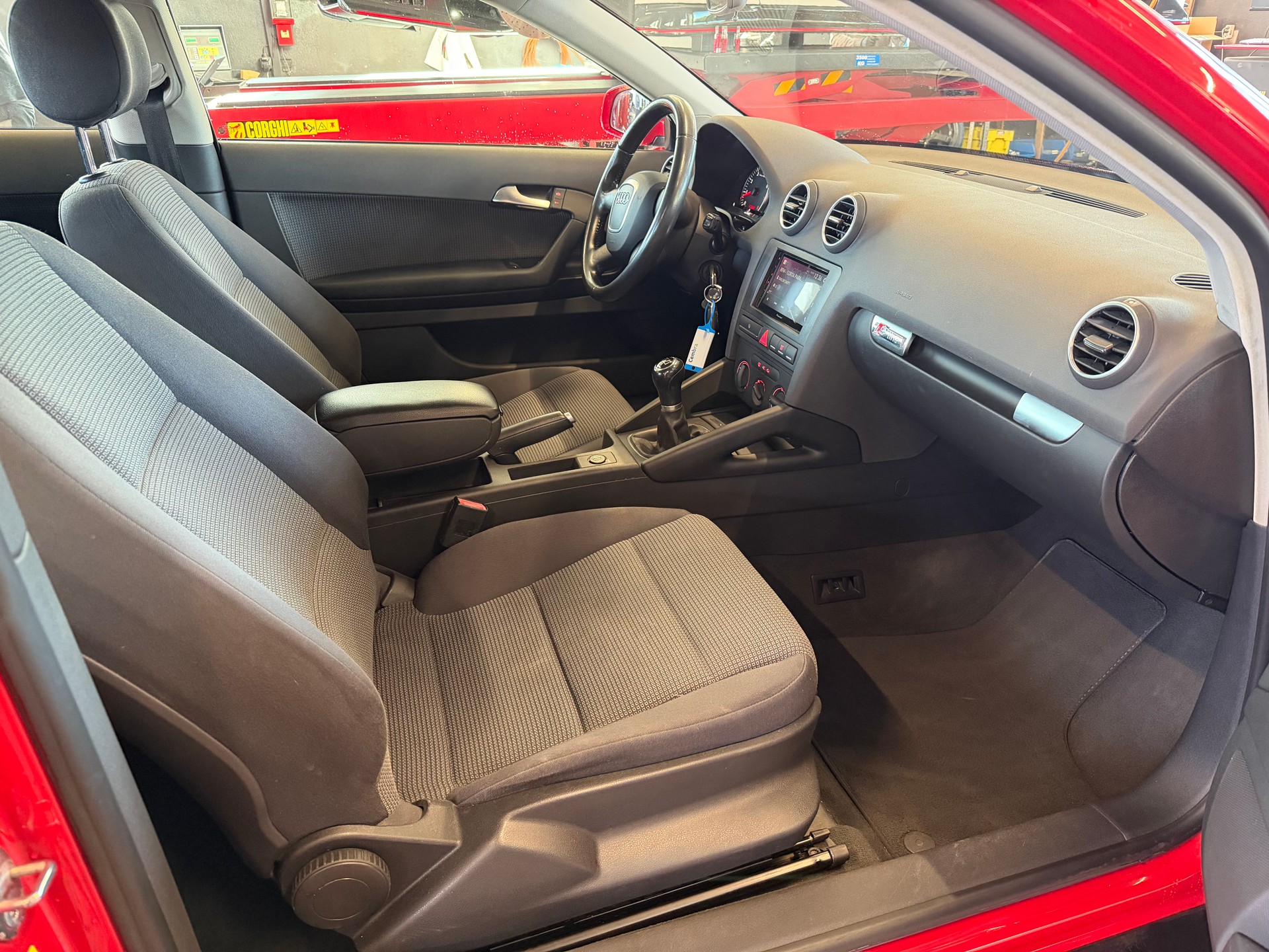 AUDI A3 1.6 Ambiente-image-6