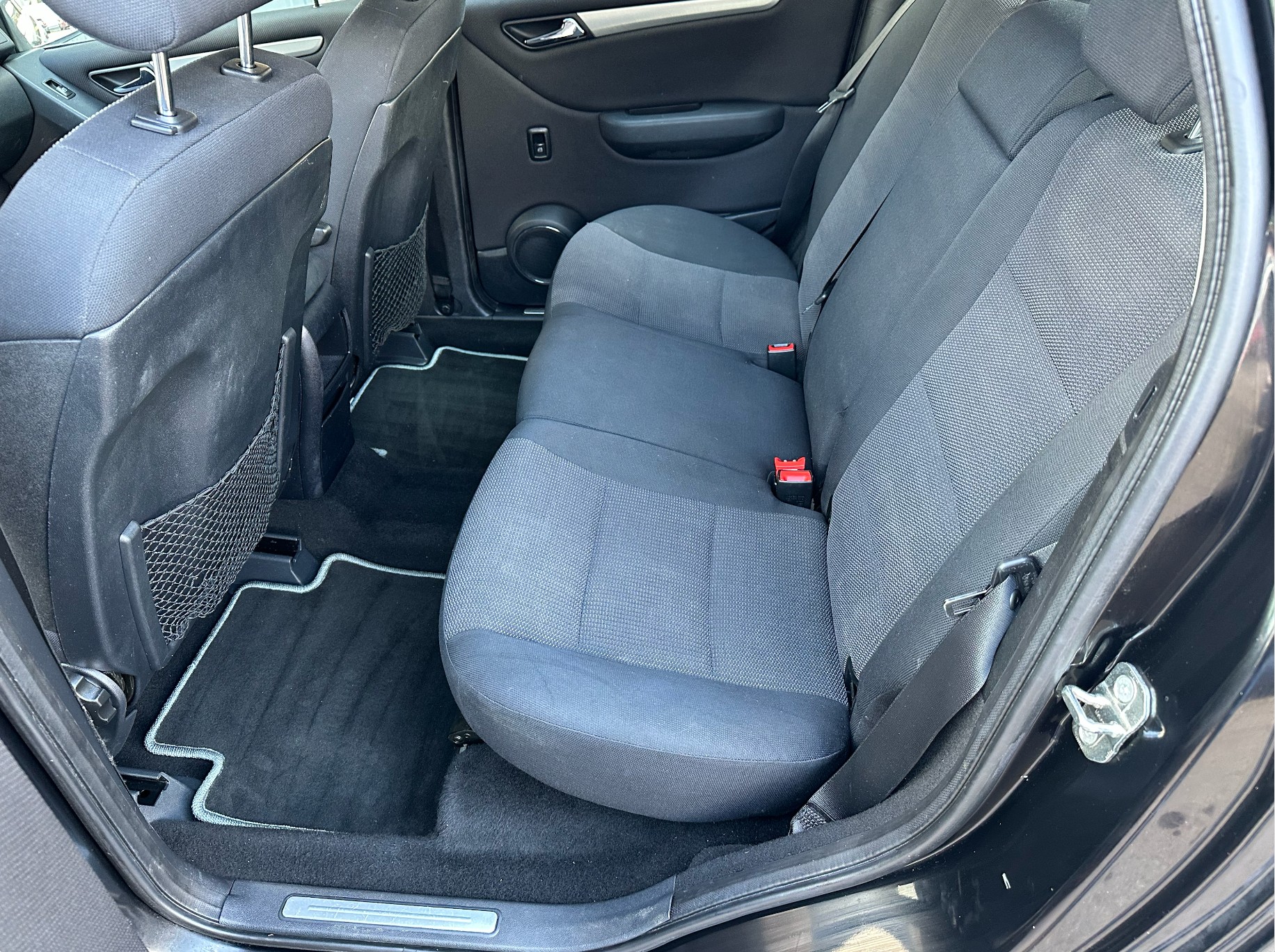 MERCEDES-BENZ B 200 CDI-image-12