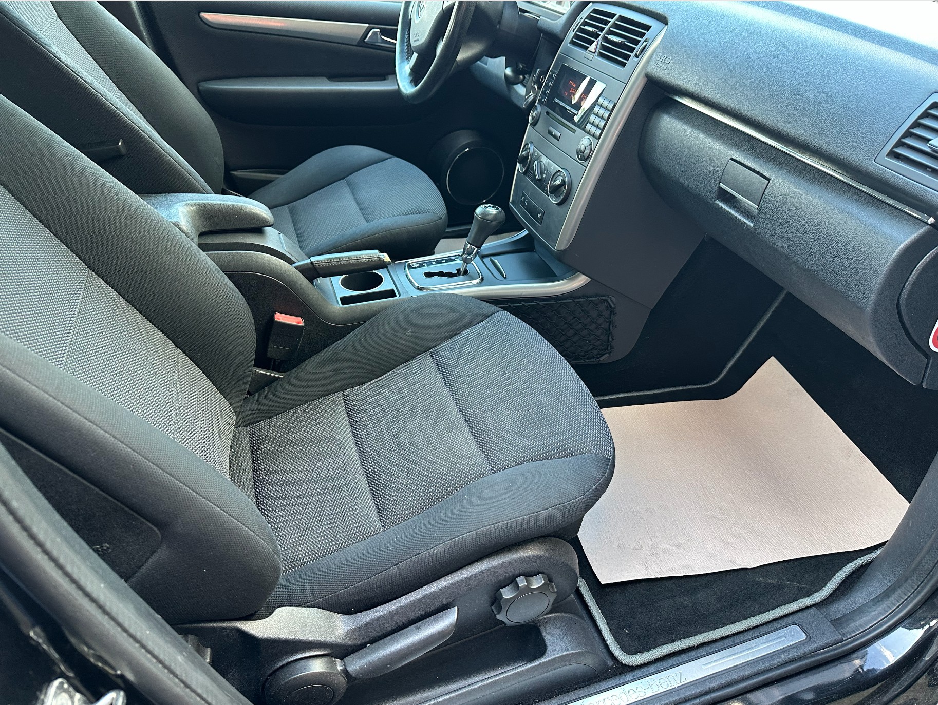 MERCEDES-BENZ B 200 CDI-image-13