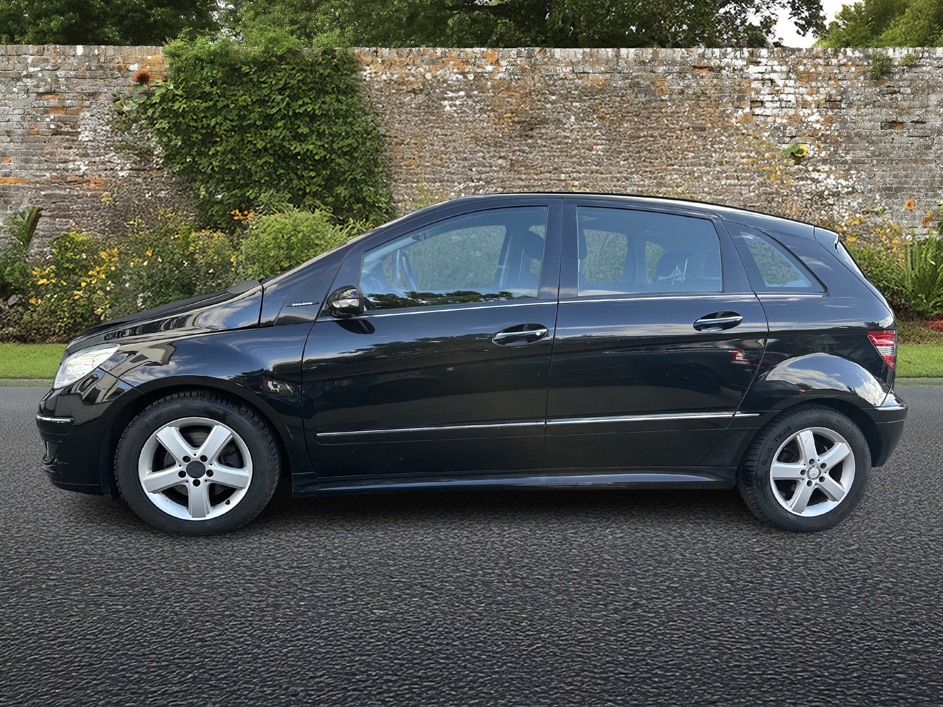 MERCEDES-BENZ B 200 CDI-image-1