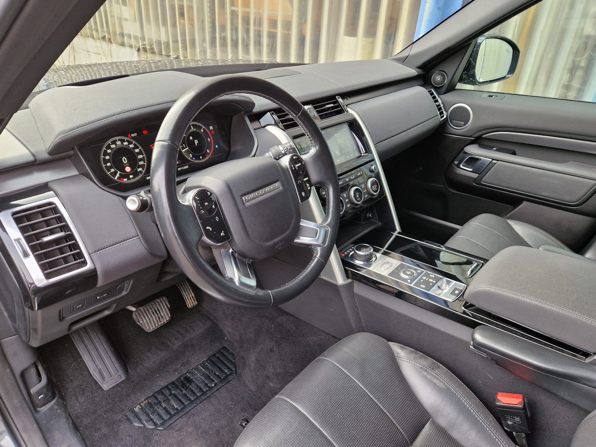 LAND ROVER Discovery 3.0 SDV6 HSE Automatic-image-7