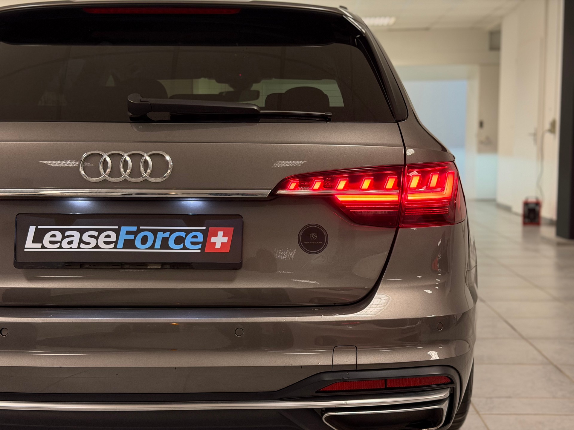 AUDI A4 Avant 40 TDI advanced quattro S-tronic-image-16
