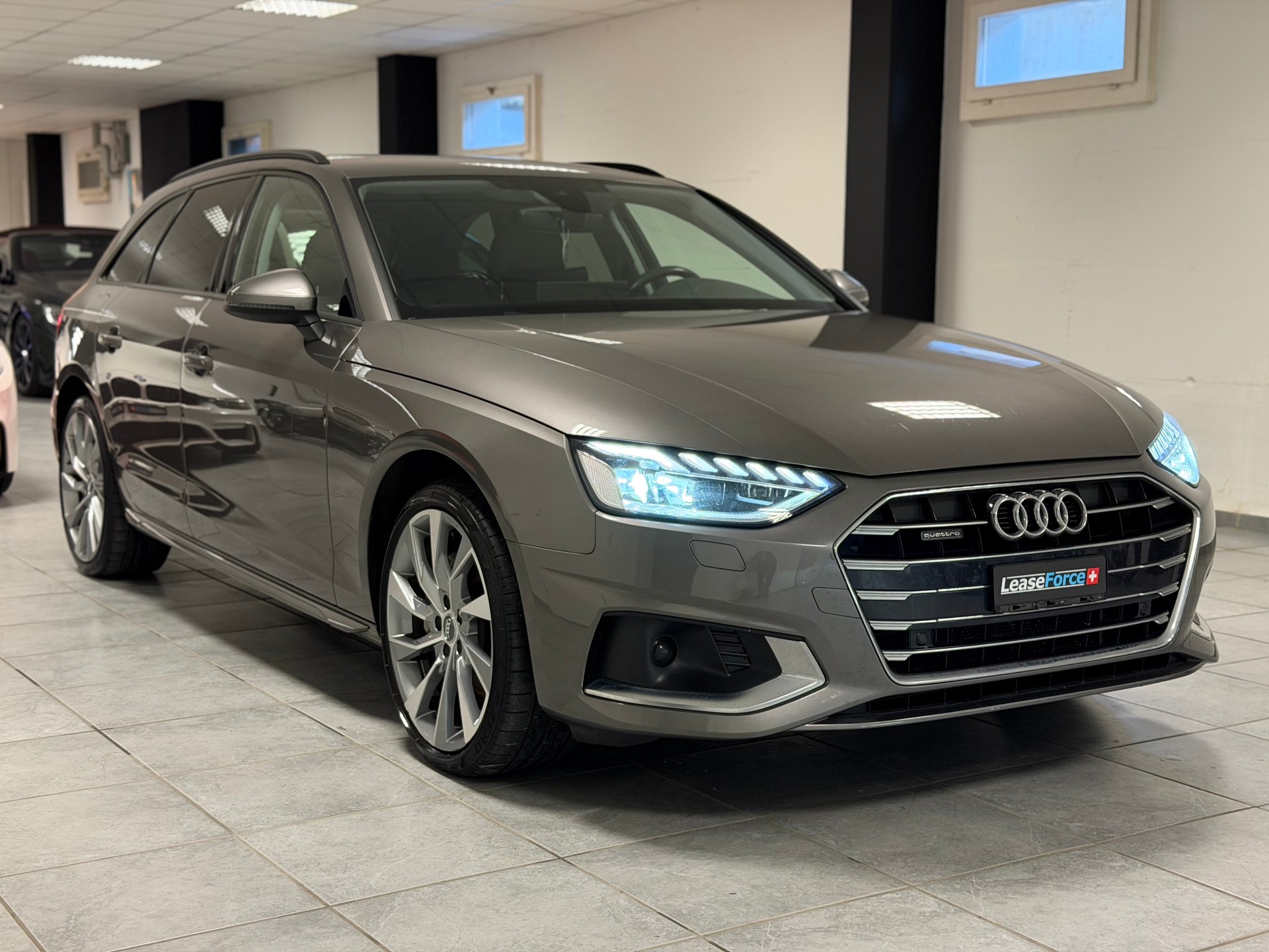 AUDI A4 Avant 40 TDI advanced quattro S-tronic-image-8