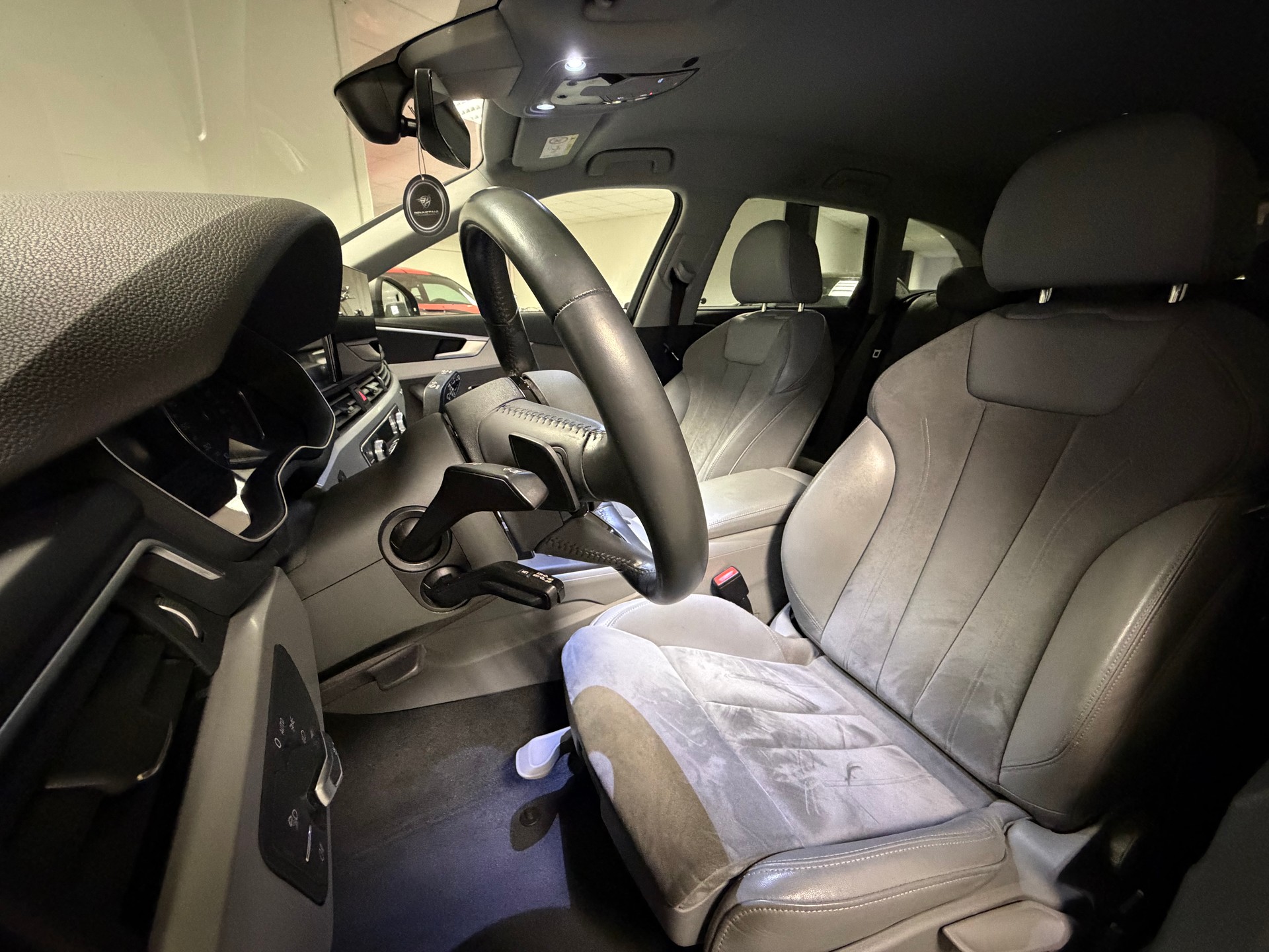 AUDI A4 Avant 40 TDI advanced quattro S-tronic-image-24