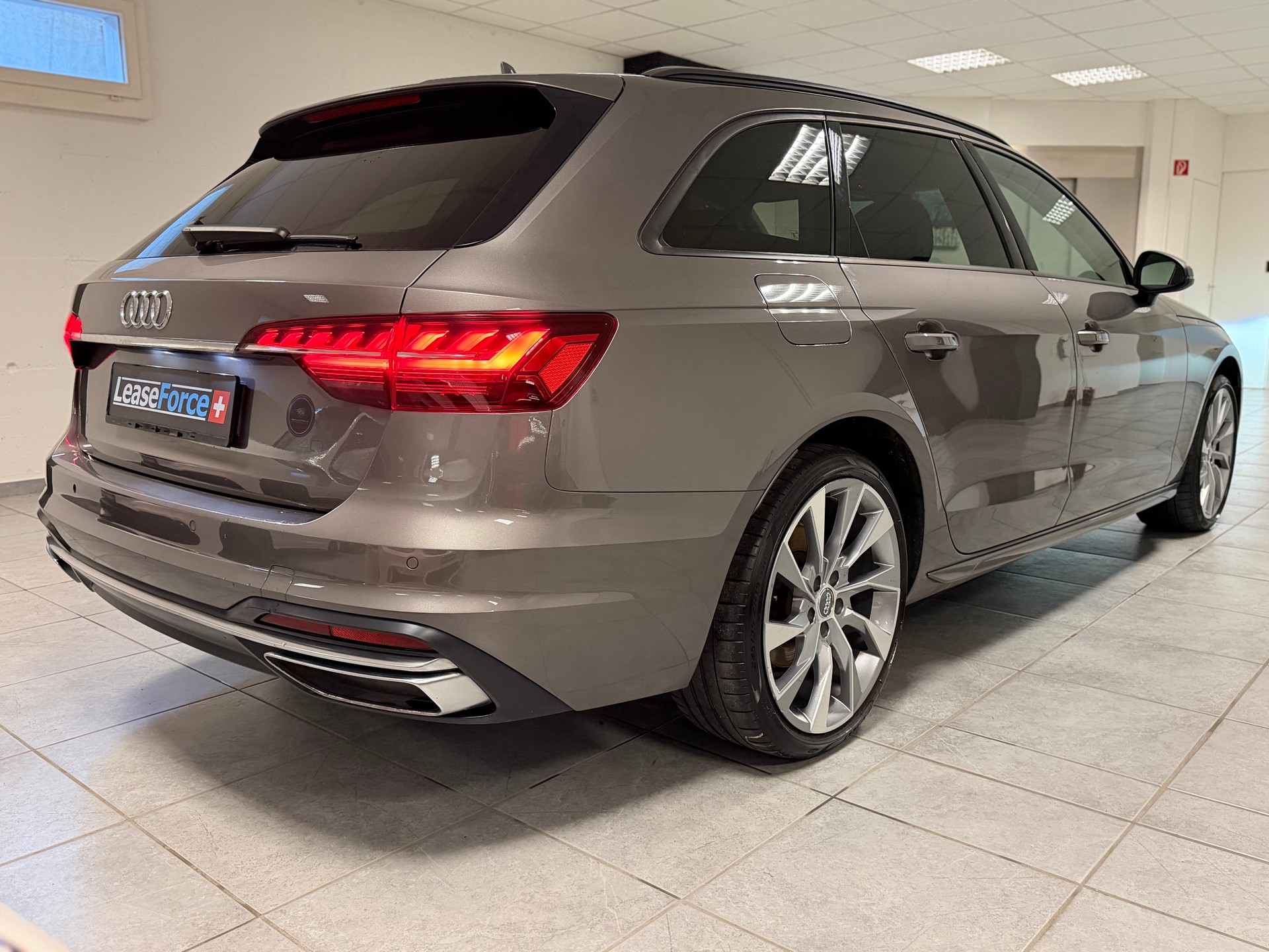 AUDI A4 Avant 40 TDI advanced quattro S-tronic-image-18