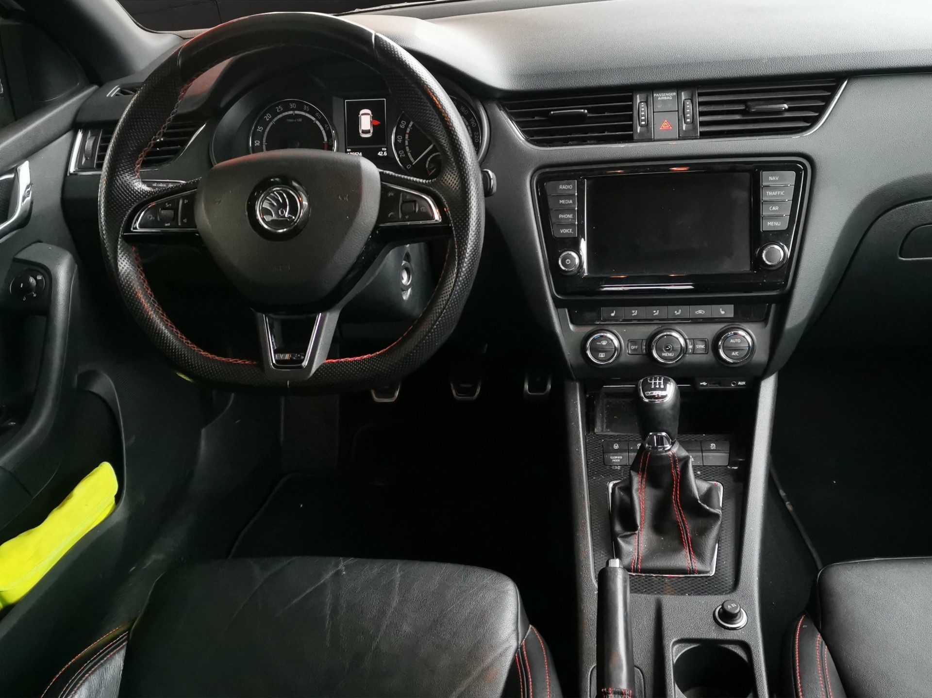 SKODA Octavia Combi 2.0 TDI RS-image-8