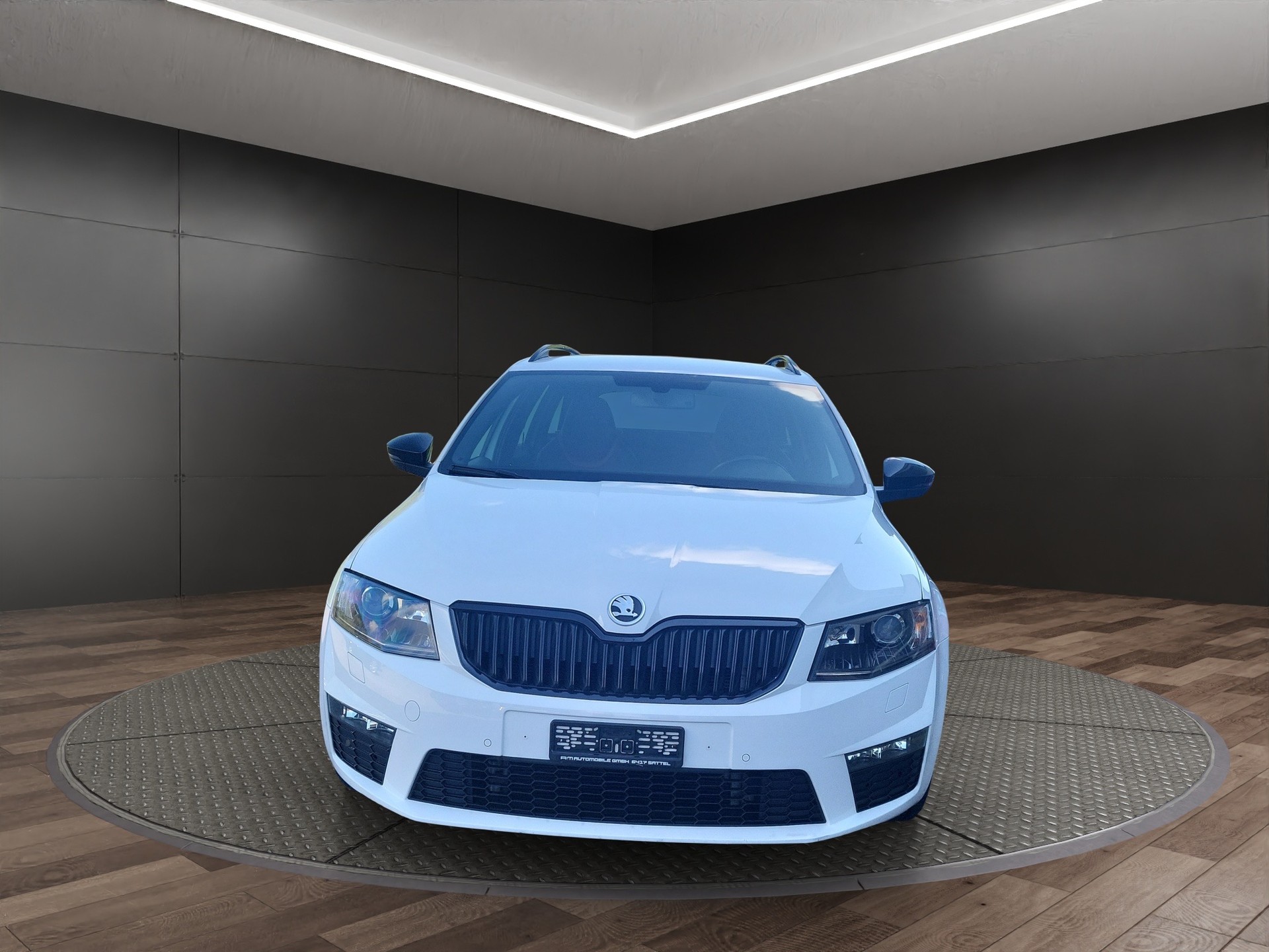 SKODA Octavia Combi 2.0 TDI RS-showroom-element-3
