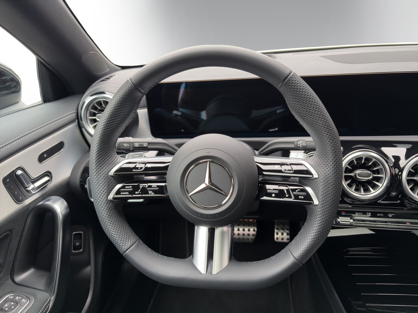 MERCEDES-BENZ CLA SB 250 8G-DCT 4M-image-12