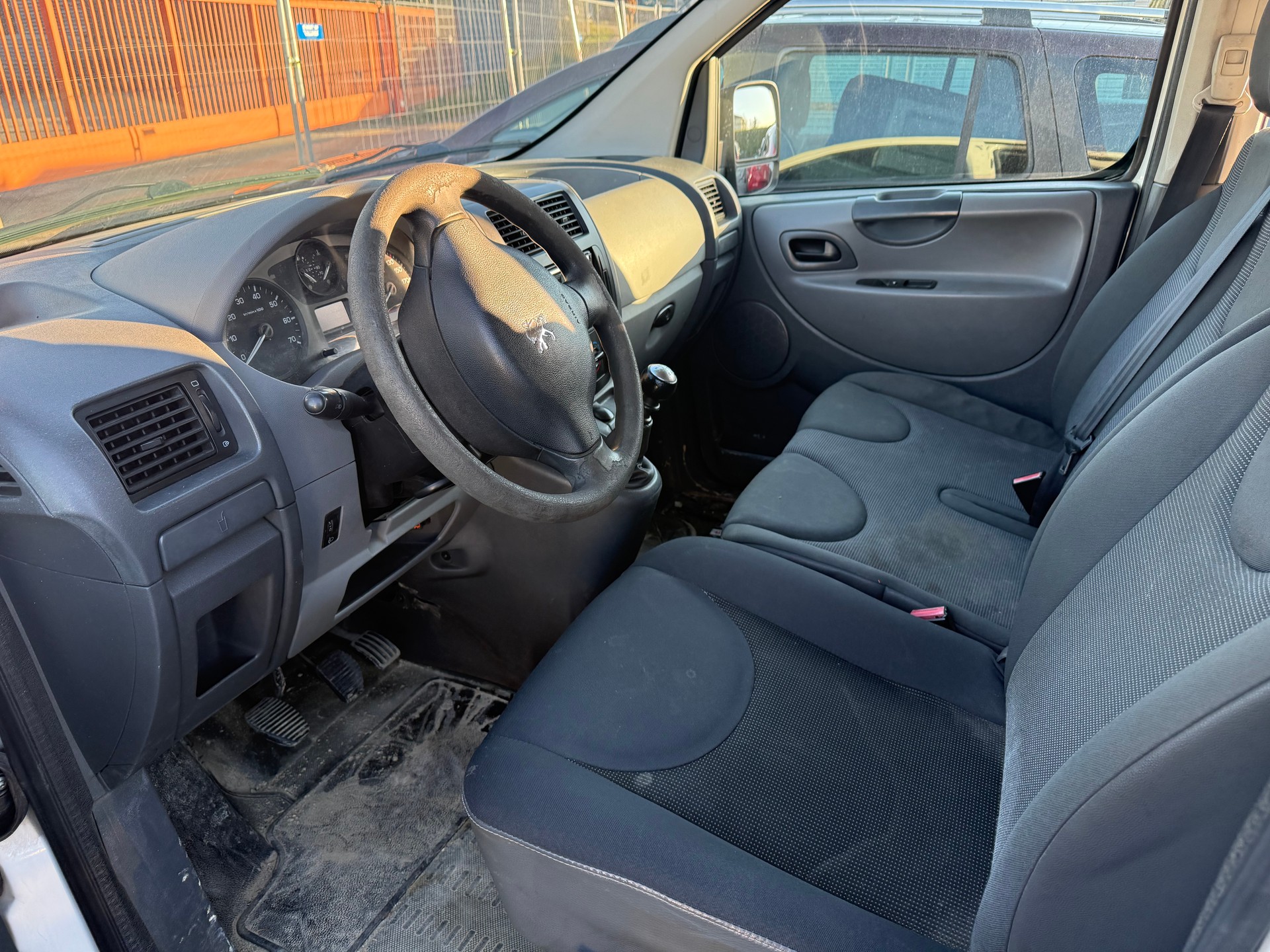 PEUGEOT Expert Tepee 2.0 HDi Confort L1-image-3