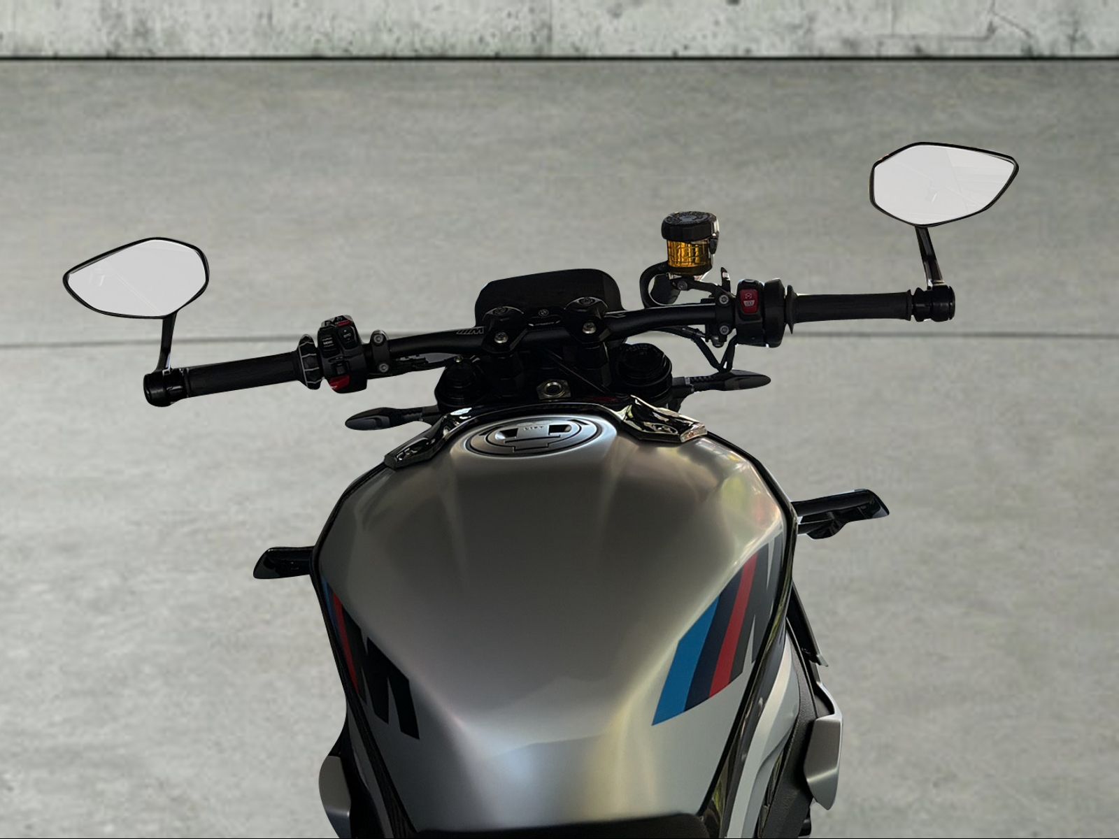 BMW M 1000 R-image-4