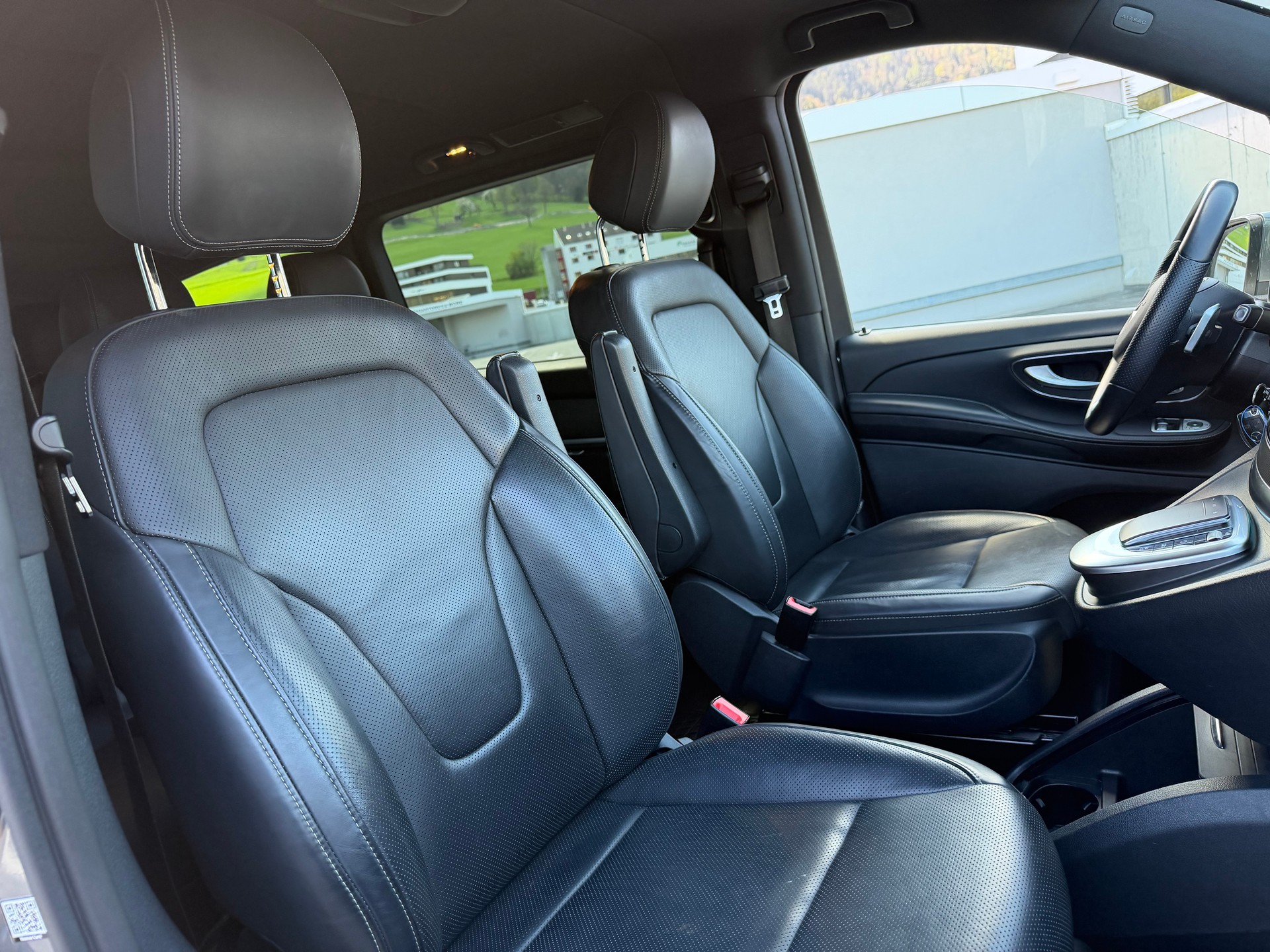 MERCEDES-BENZ V 300 d lang Swiss Edition 4Matic 9G-Tronic-image-26