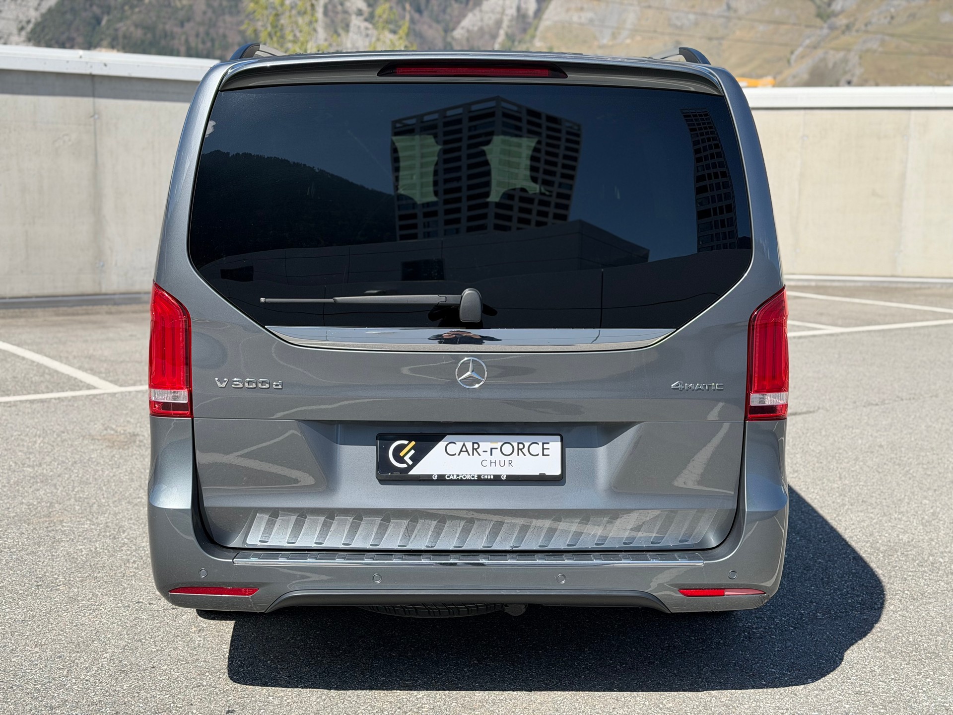 MERCEDES-BENZ V 300 d lang Swiss Edition 4Matic 9G-Tronic-image-4
