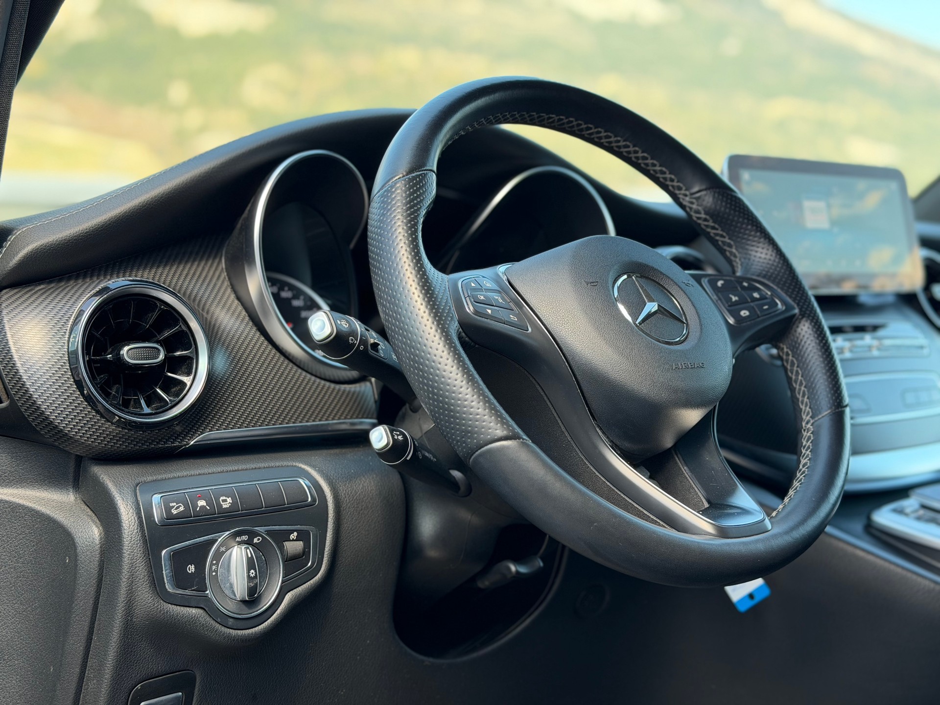 MERCEDES-BENZ V 300 d lang Swiss Edition 4Matic 9G-Tronic-image-28