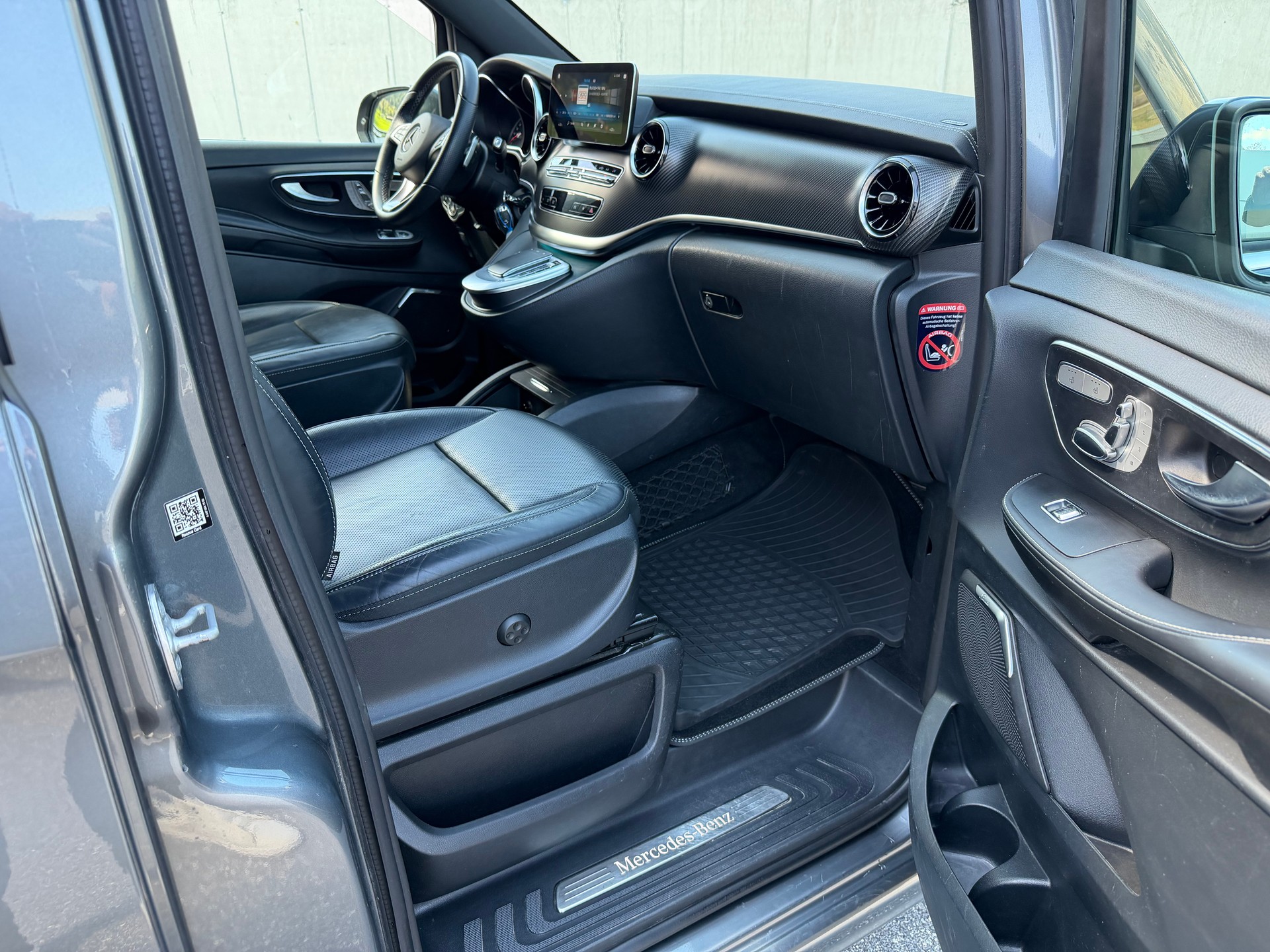 MERCEDES-BENZ V 300 d lang Swiss Edition 4Matic 9G-Tronic-image-25