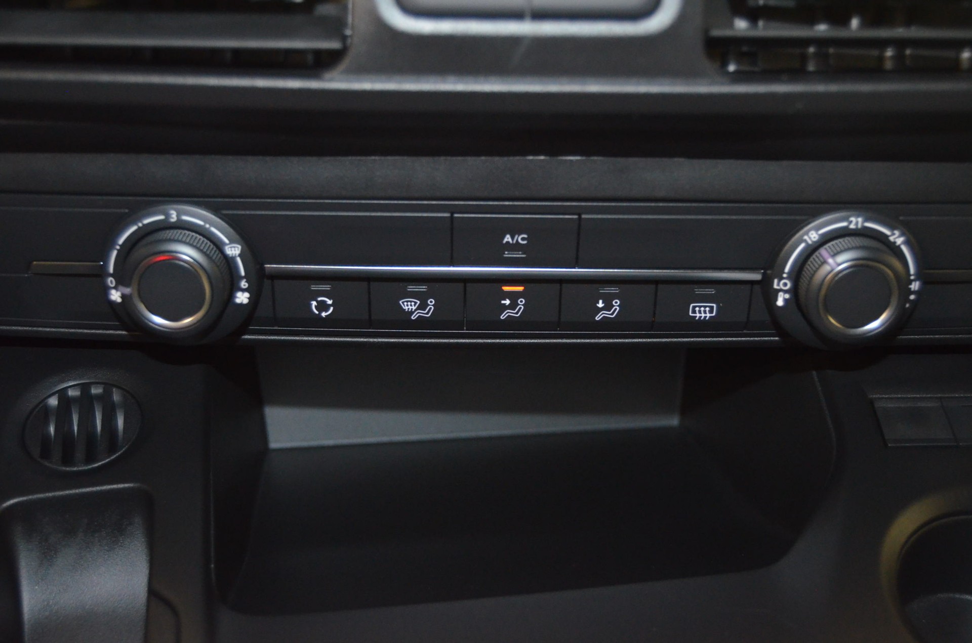 PEUGEOT Partner 1.5 HDi Premium-image-10