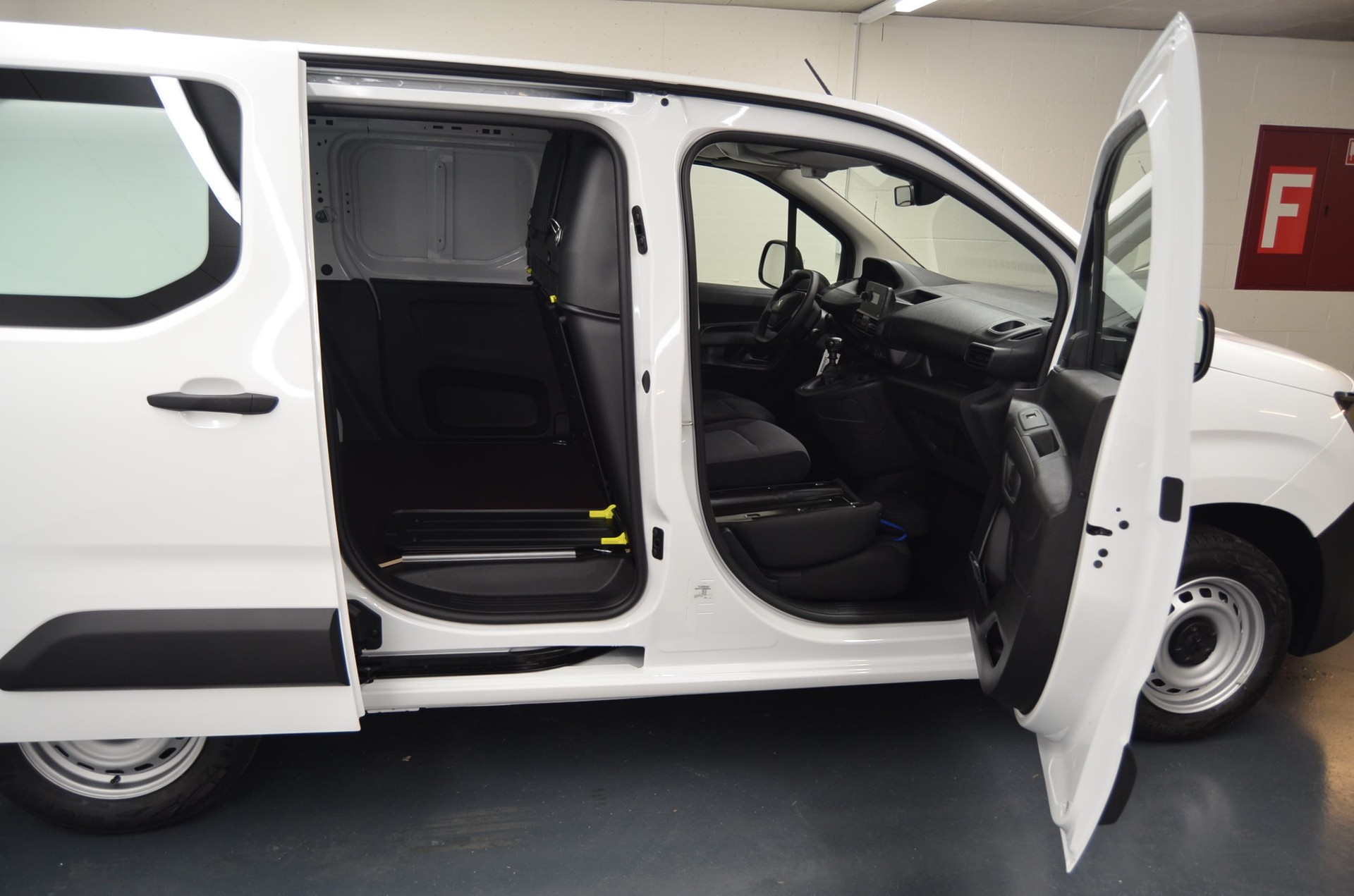 PEUGEOT Partner 1.5 HDi Premium-showroom-element-3