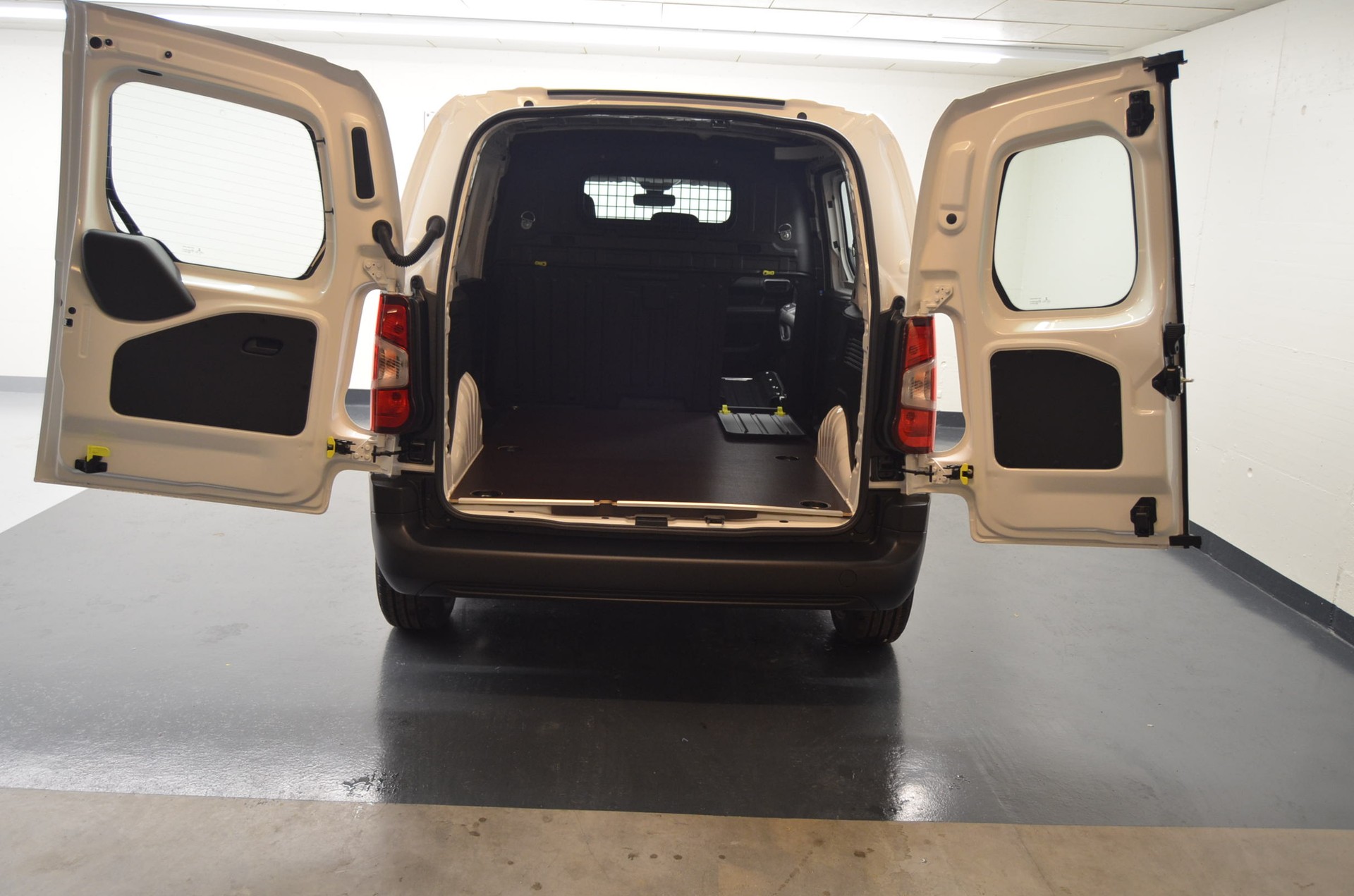 PEUGEOT Partner 1.5 HDi Premium-image-6