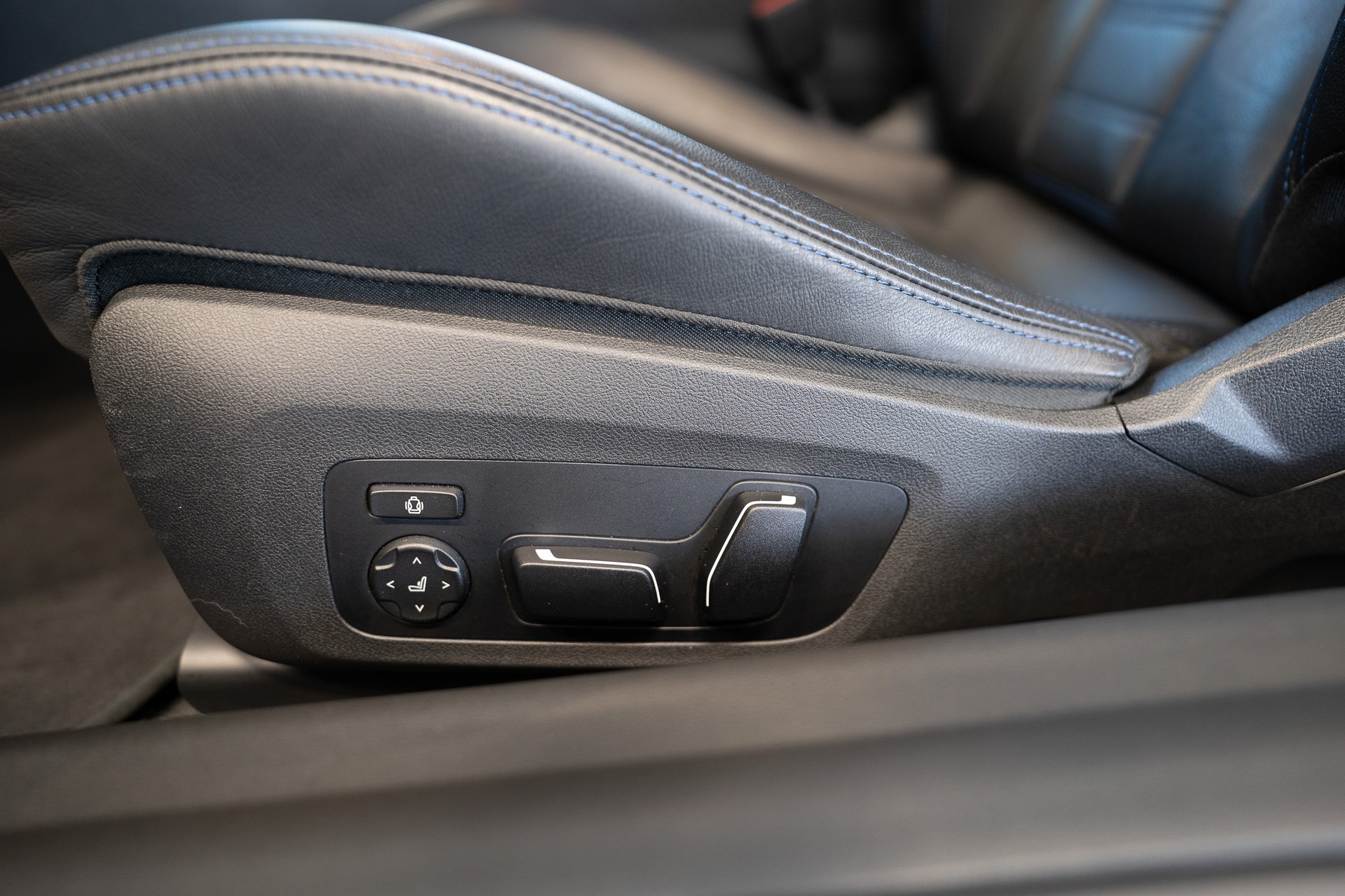 BMW M2 Coupé / LCI 480 PS / Carbon Interieur /el.Sitze /-image-10
