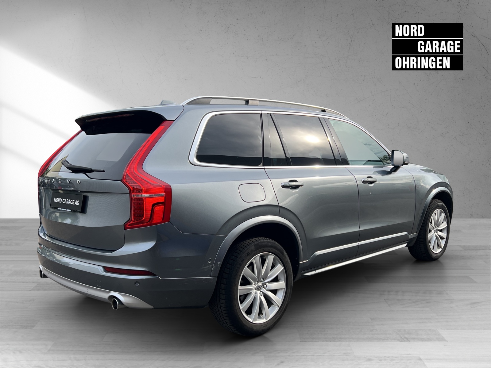 VOLVO XC90 D5 AWD Momentum-image-4