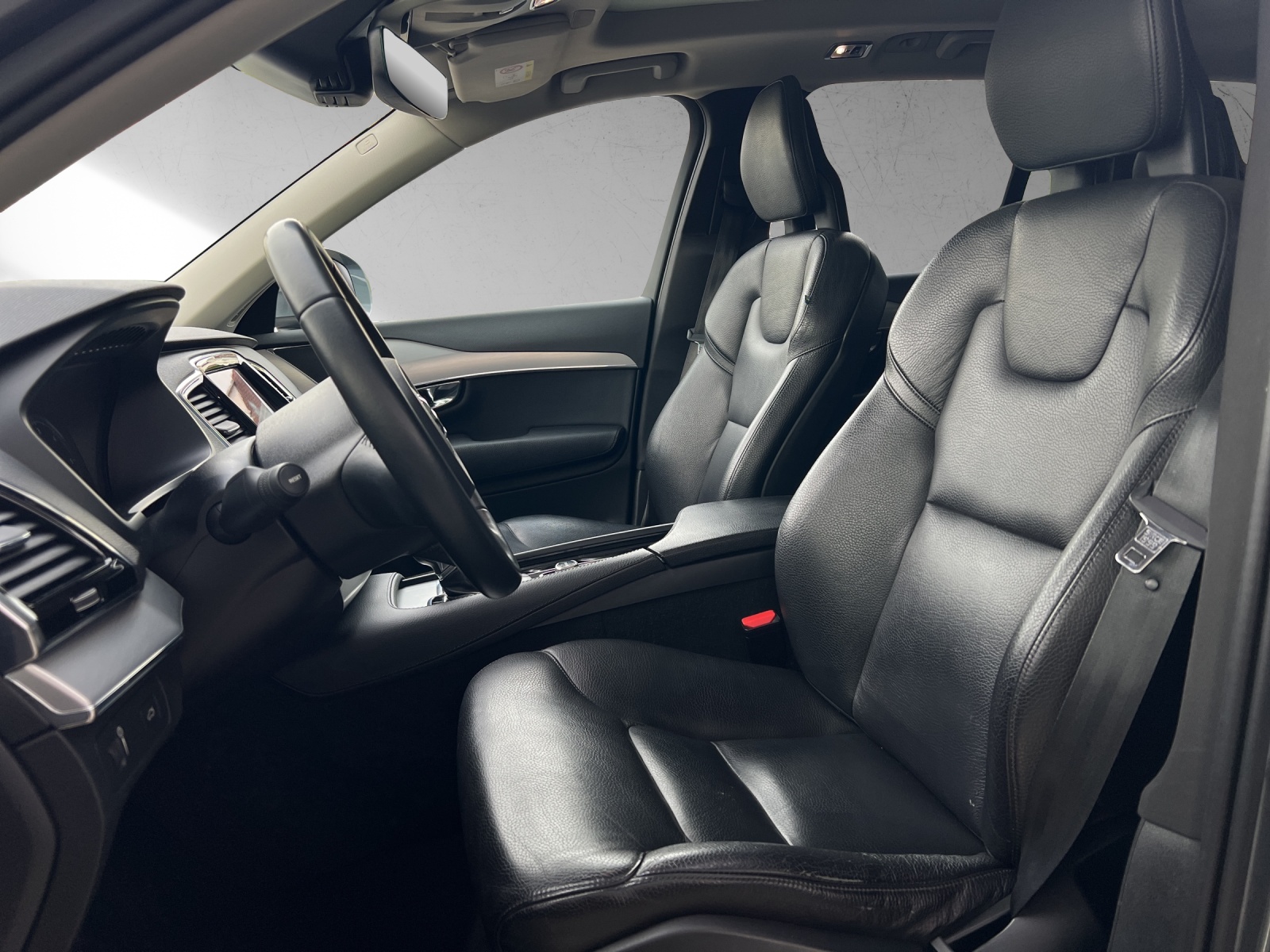 VOLVO XC90 D5 AWD Momentum-image-6