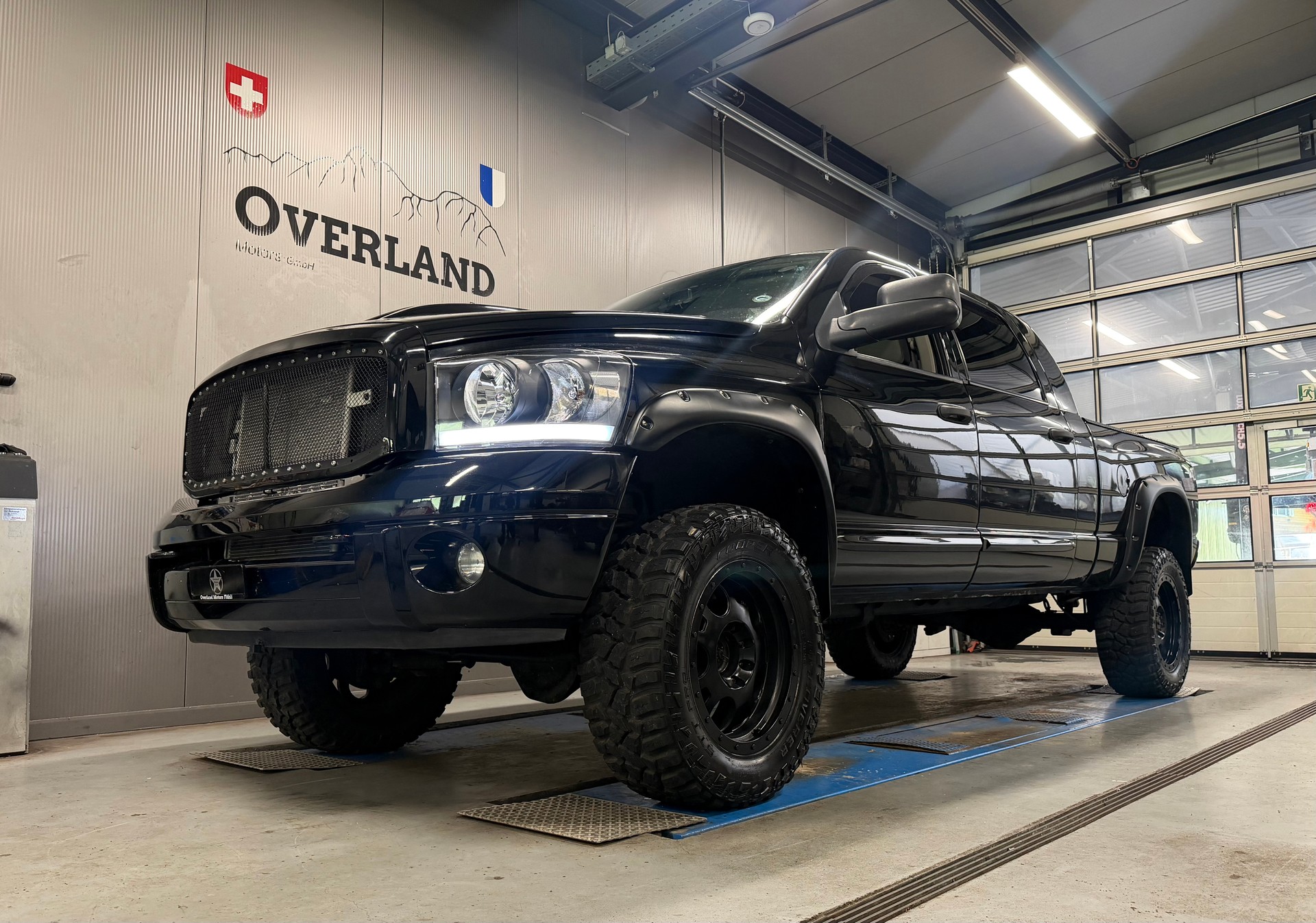 DODGE 2500 CUMMINS-showroom-element-1
