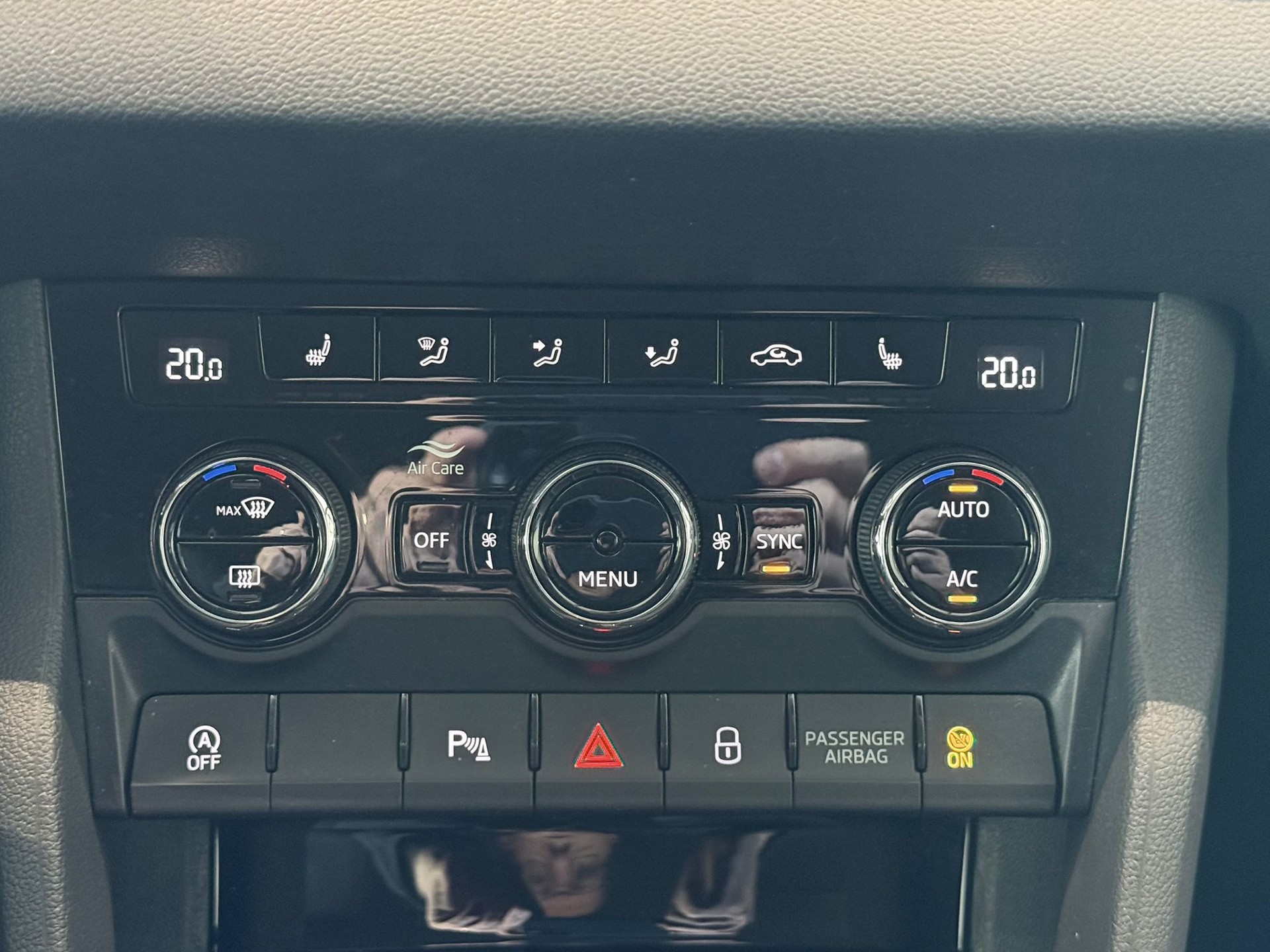 SKODA Karoq 1.0 TSI Ambition-image-15