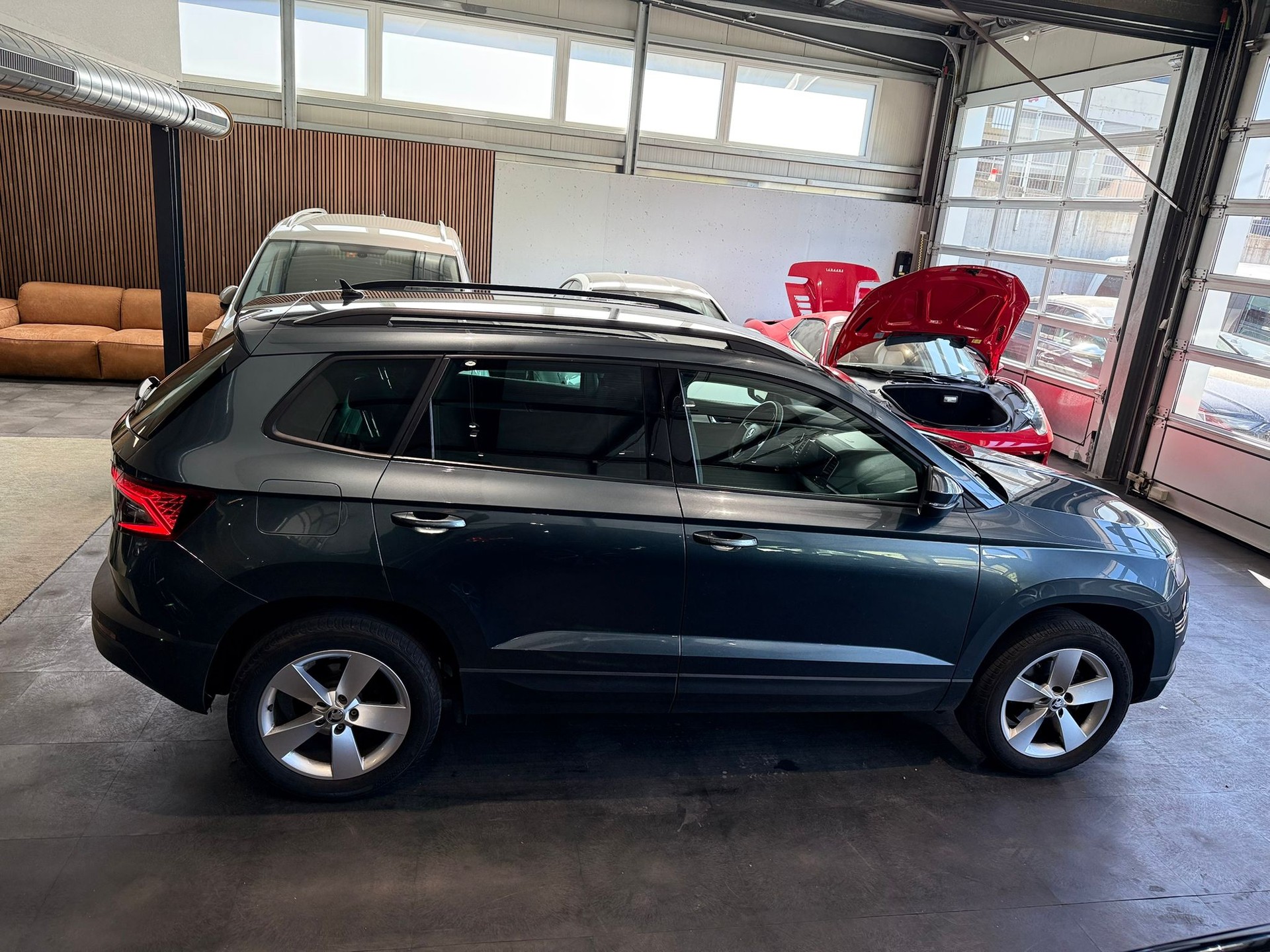 SKODA Karoq 1.0 TSI Ambition-image-5