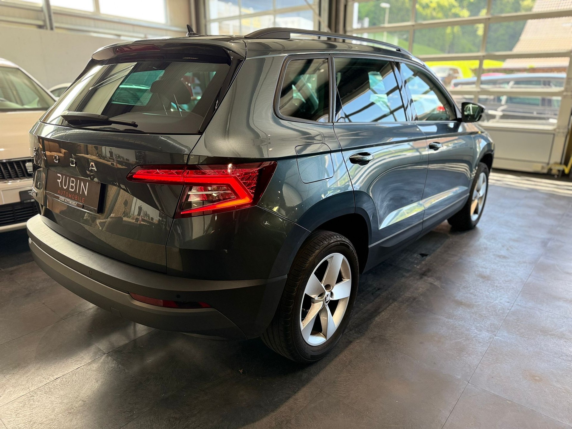 SKODA Karoq 1.0 TSI Ambition-image-6