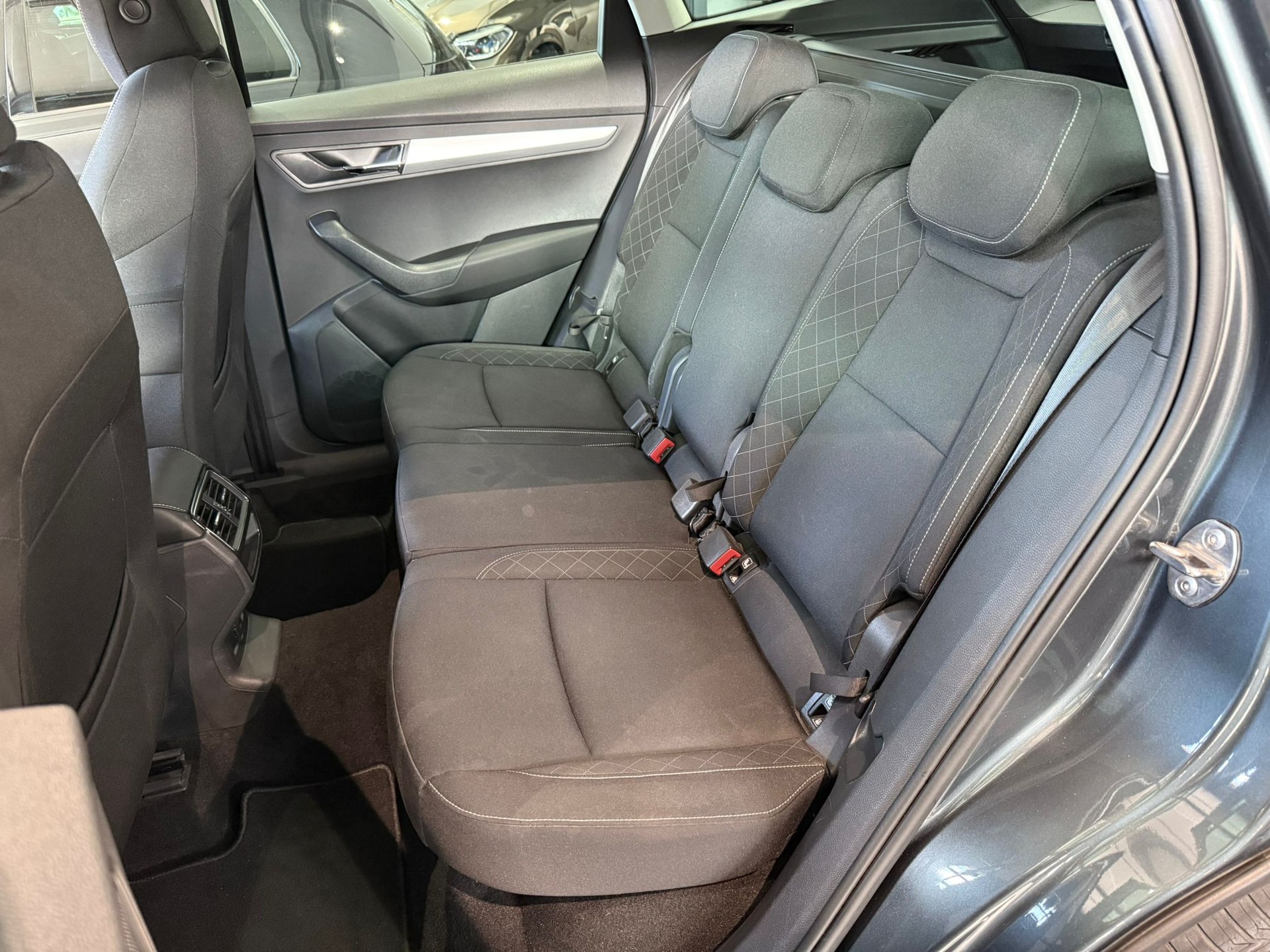 SKODA Karoq 1.0 TSI Ambition-image-10