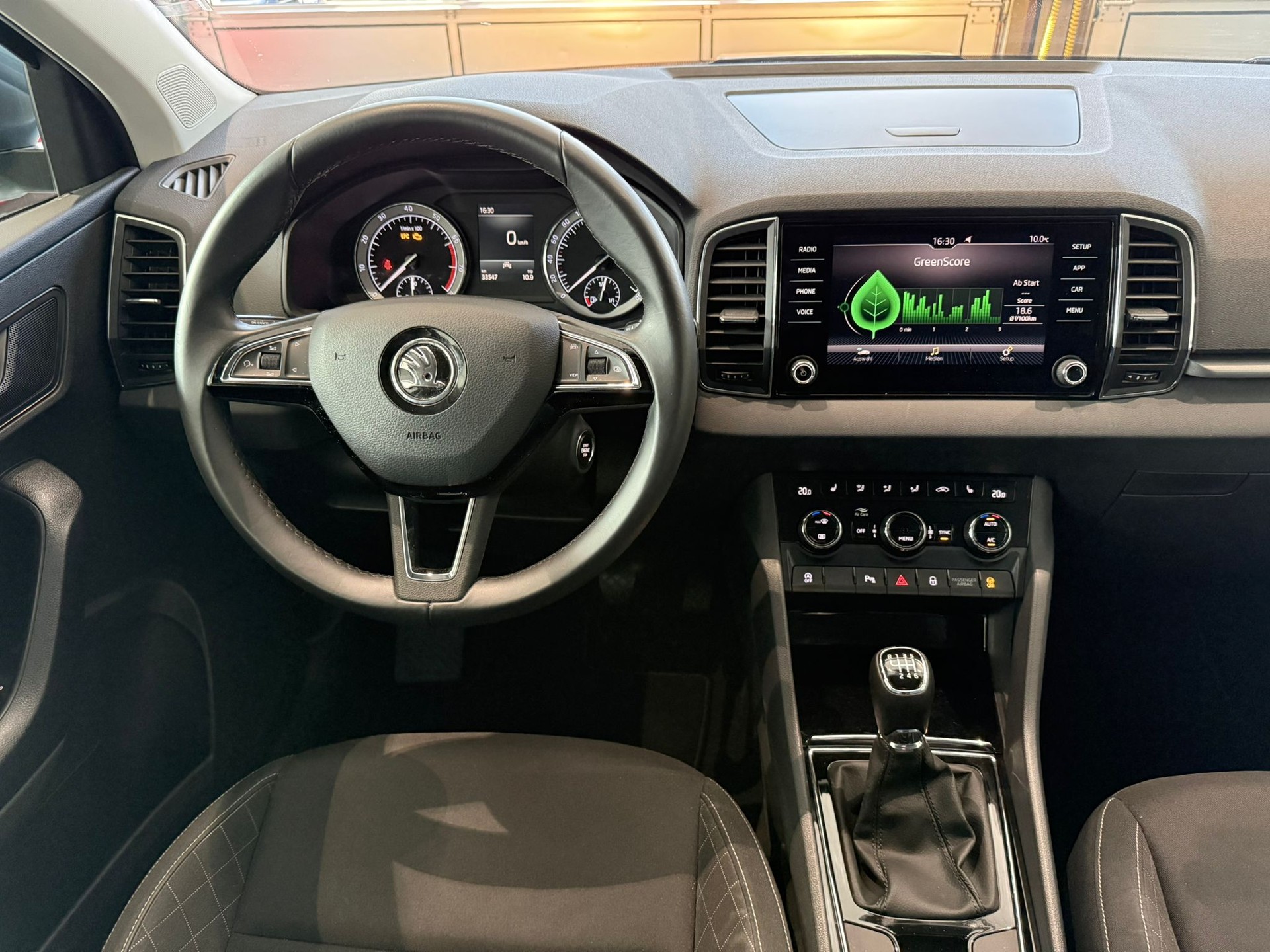 SKODA Karoq 1.0 TSI Ambition-image-12