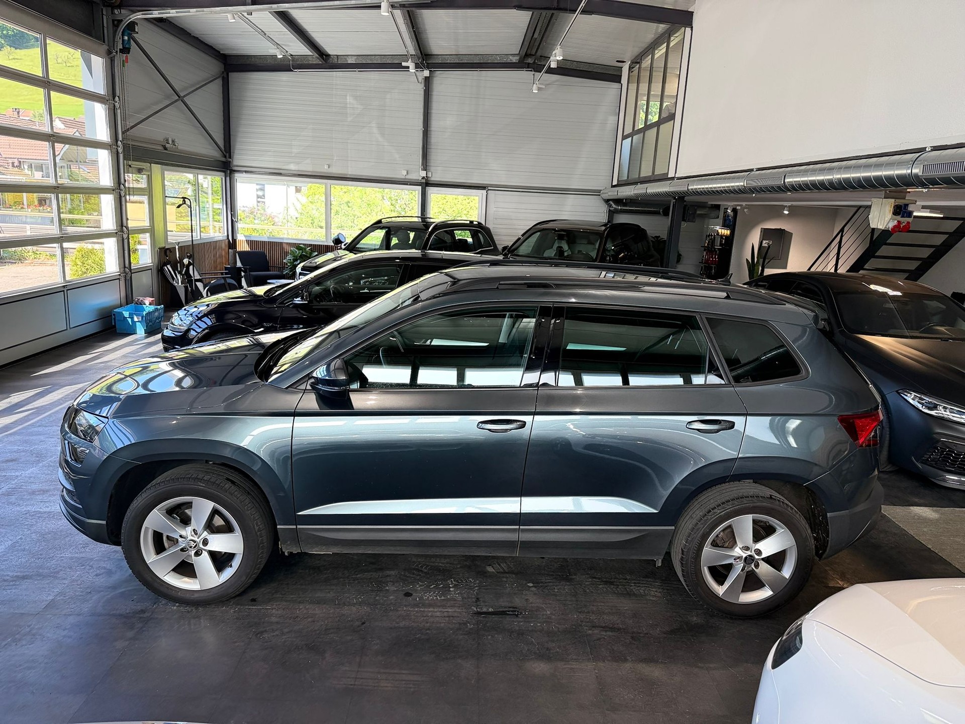 SKODA Karoq 1.0 TSI Ambition-showroom-element-1