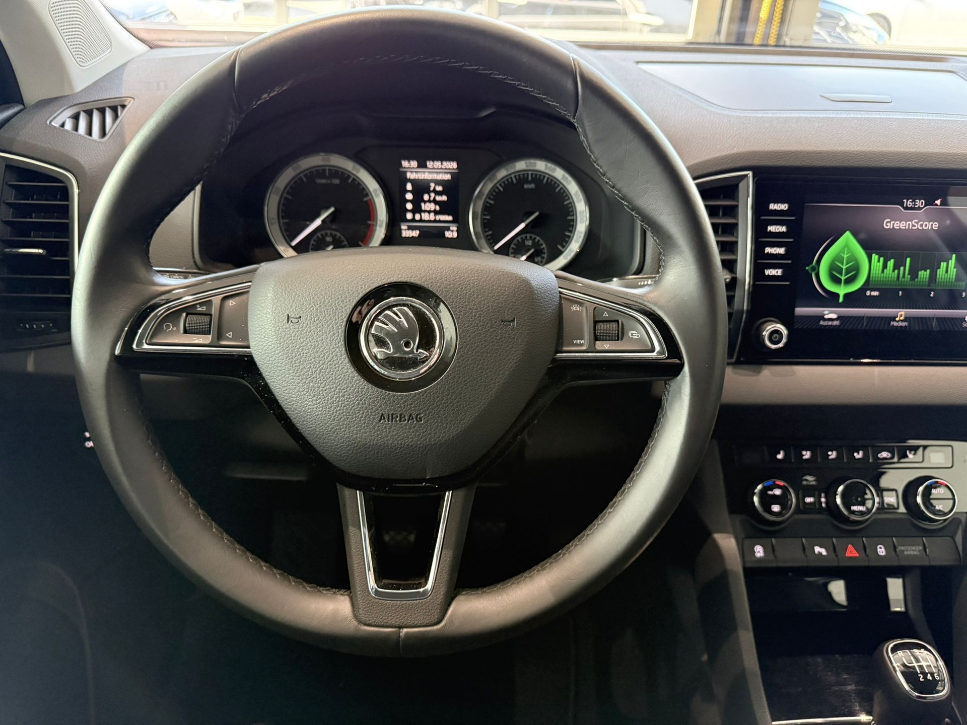 SKODA Karoq 1.0 TSI Ambition-image-13