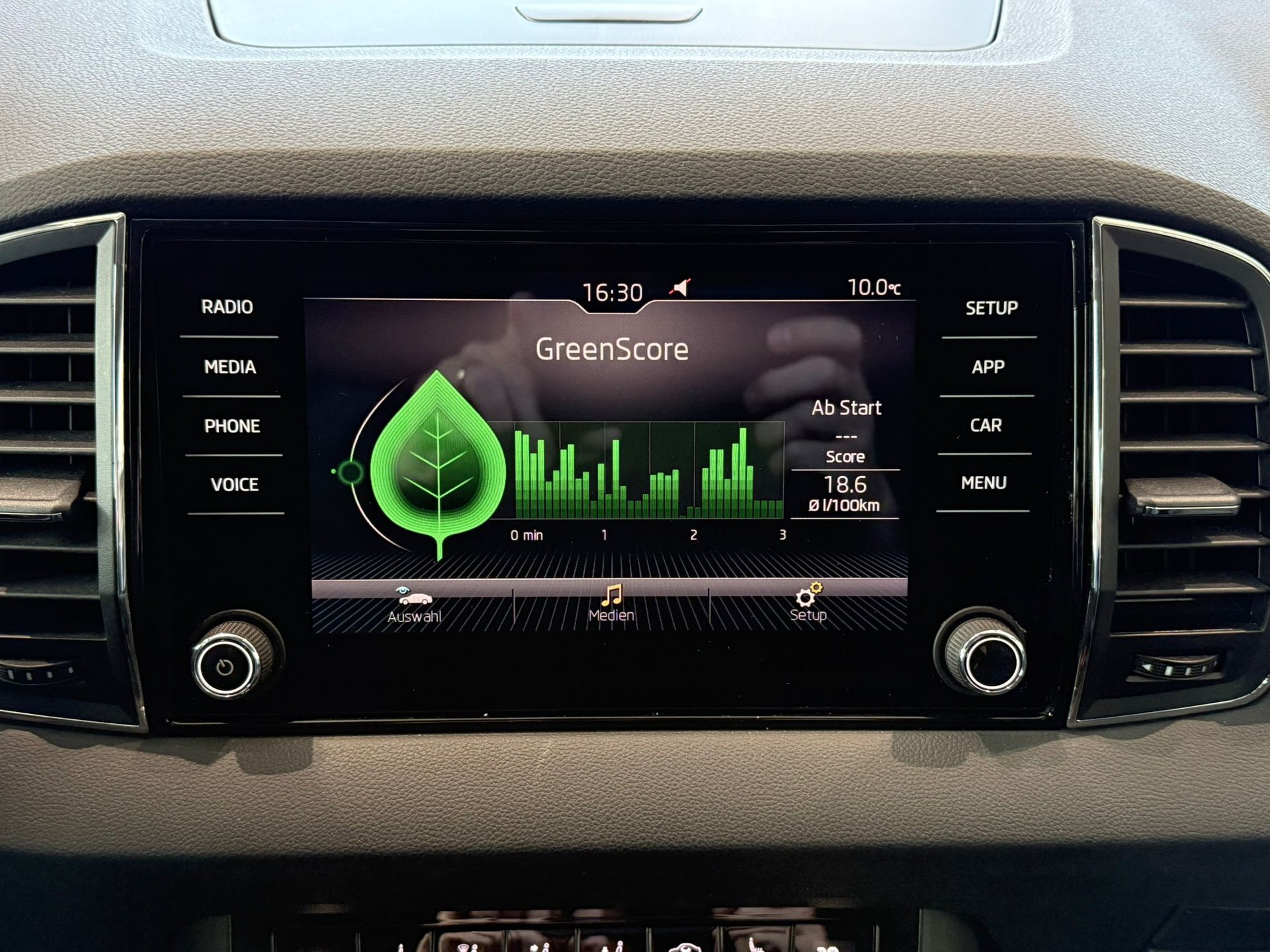 SKODA Karoq 1.0 TSI Ambition-image-14