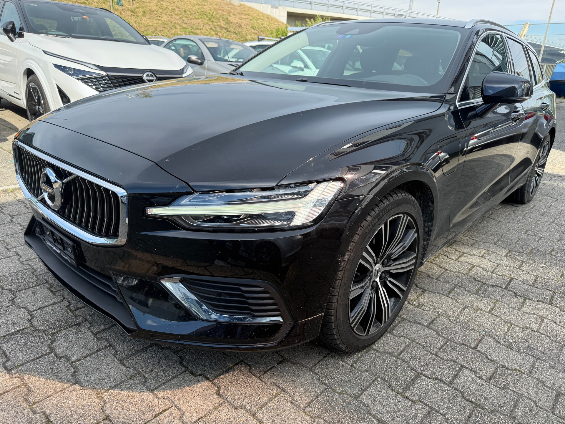 VOLVO V60 T6 eAWD Twin Engine Inscription Expression Geartronic-image-2