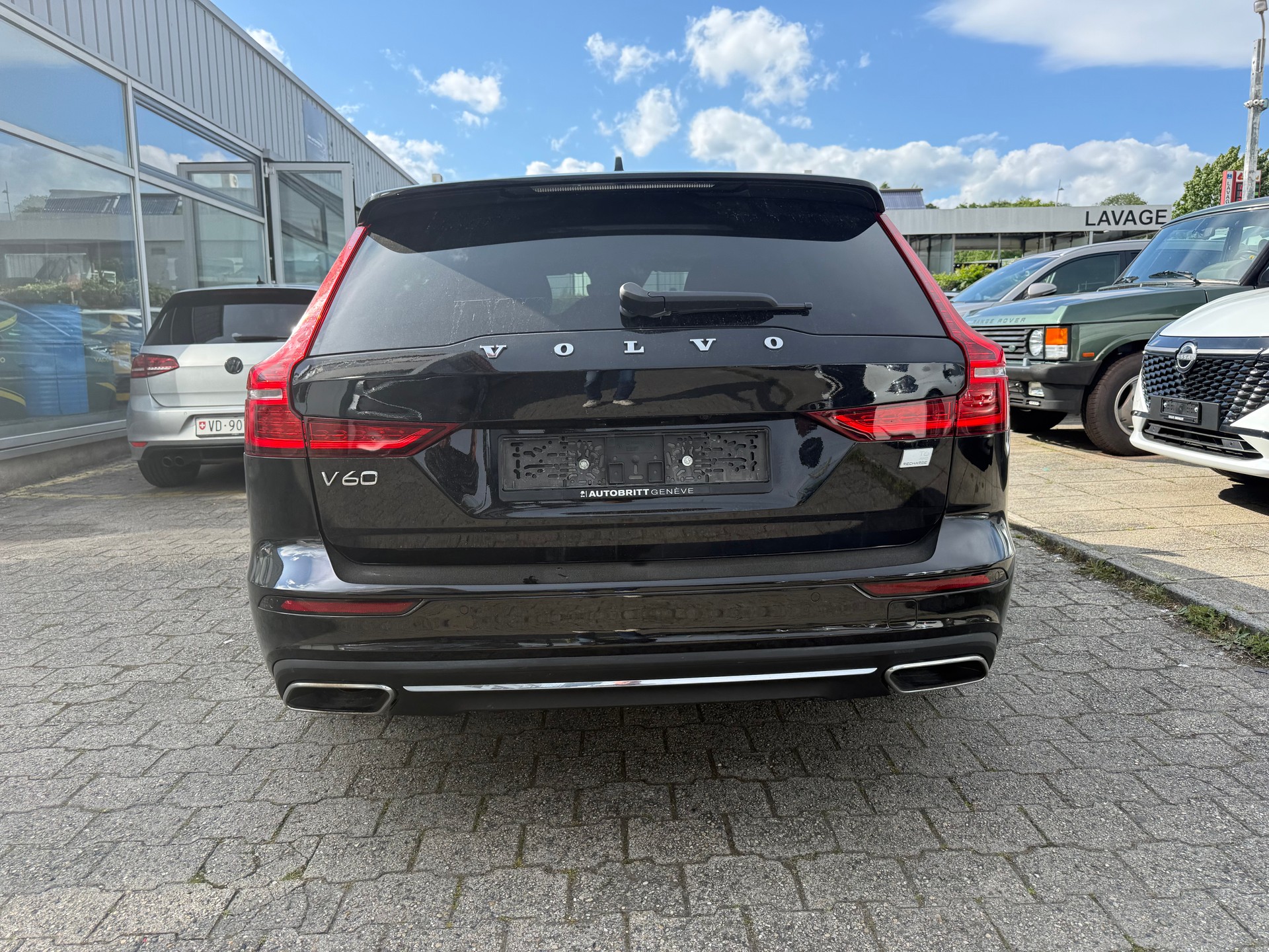 VOLVO V60 T6 eAWD Twin Engine Inscription Expression Geartronic-image-4