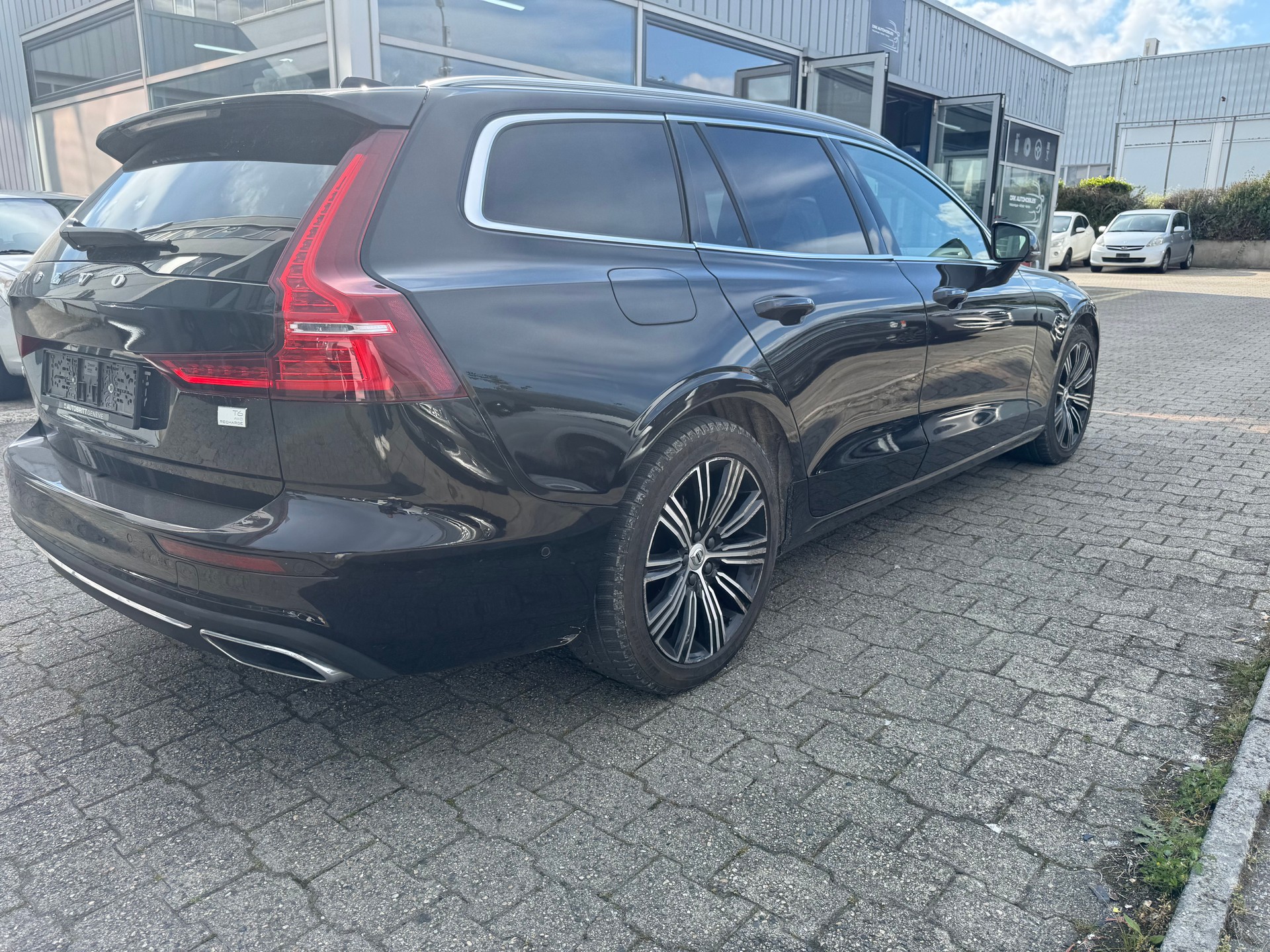 VOLVO V60 T6 eAWD Twin Engine Inscription Expression Geartronic-image-5